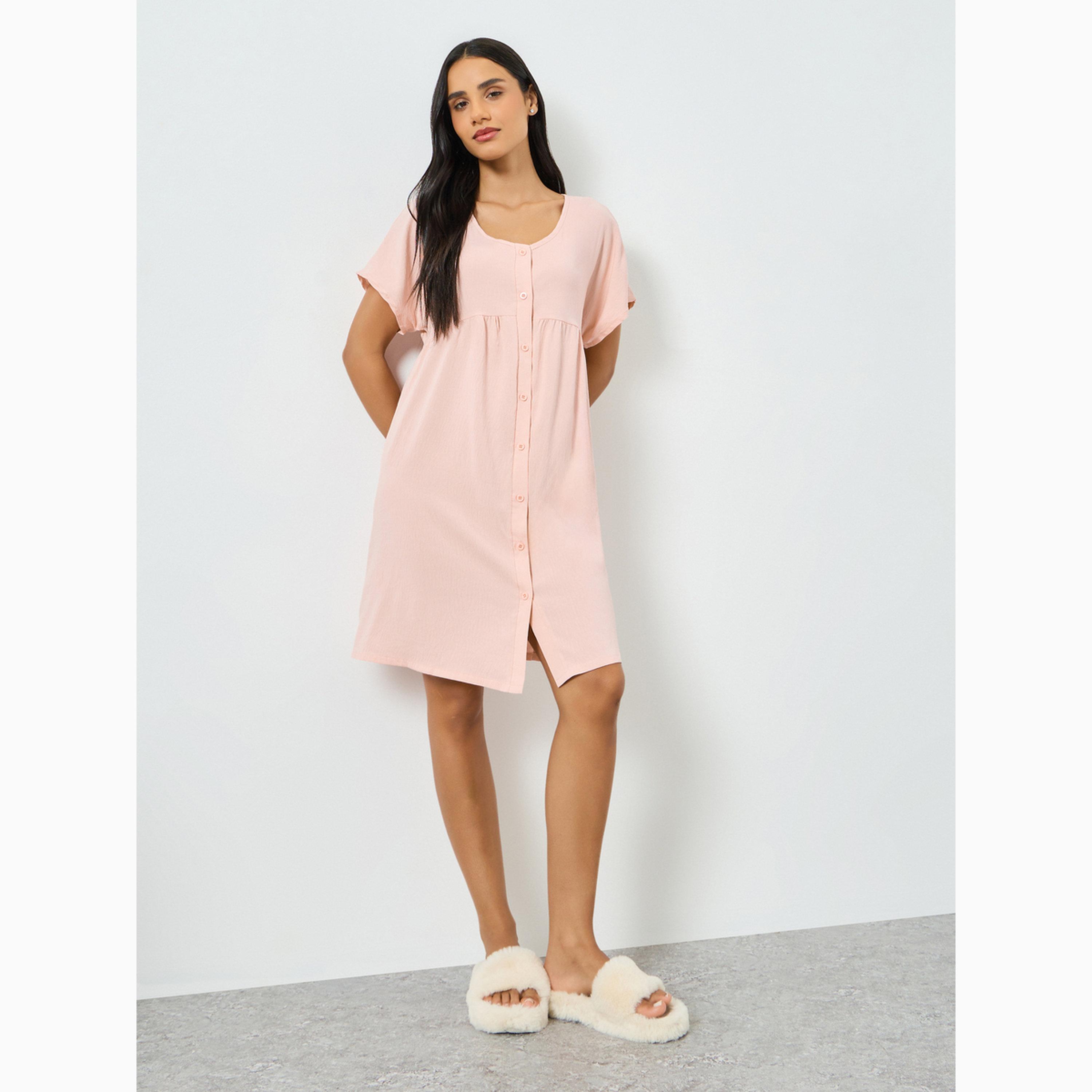 قميص نوم بتصميم أزرار وهمية وتفاصيل مجعدة-women-clothing-nightwear-nighties-image-2