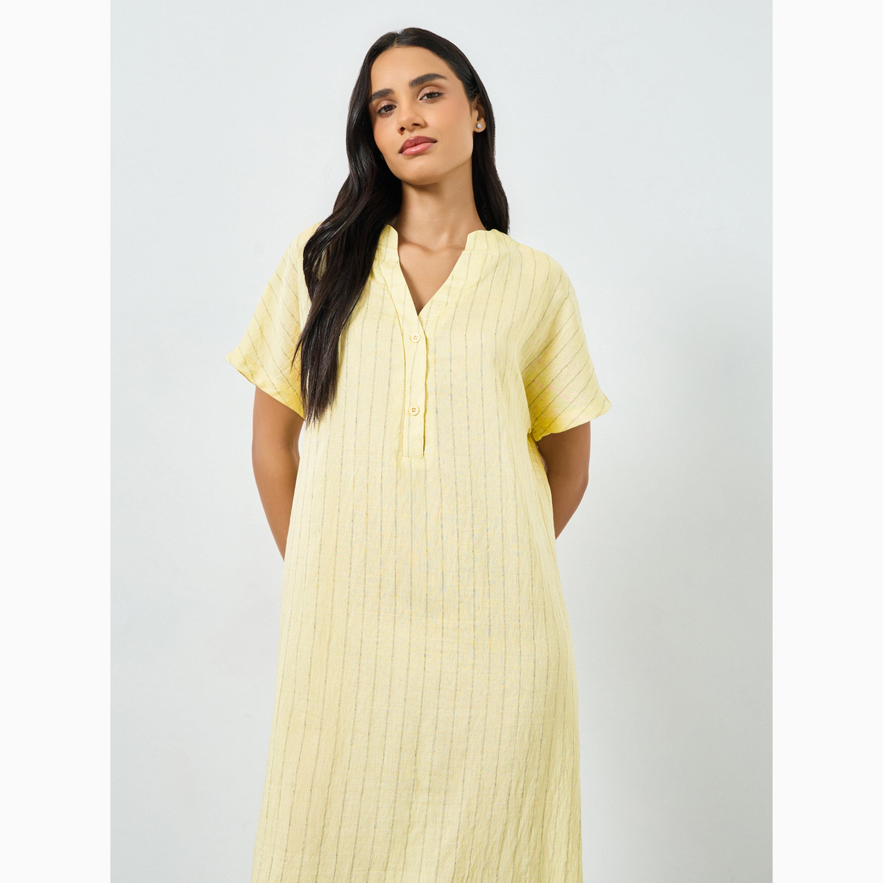 قميص نوم بفتحة جانبية وتفاصيل بارزة الملمس ومخطط مزدوج-women-clothing-nightwear-nighties-image-3