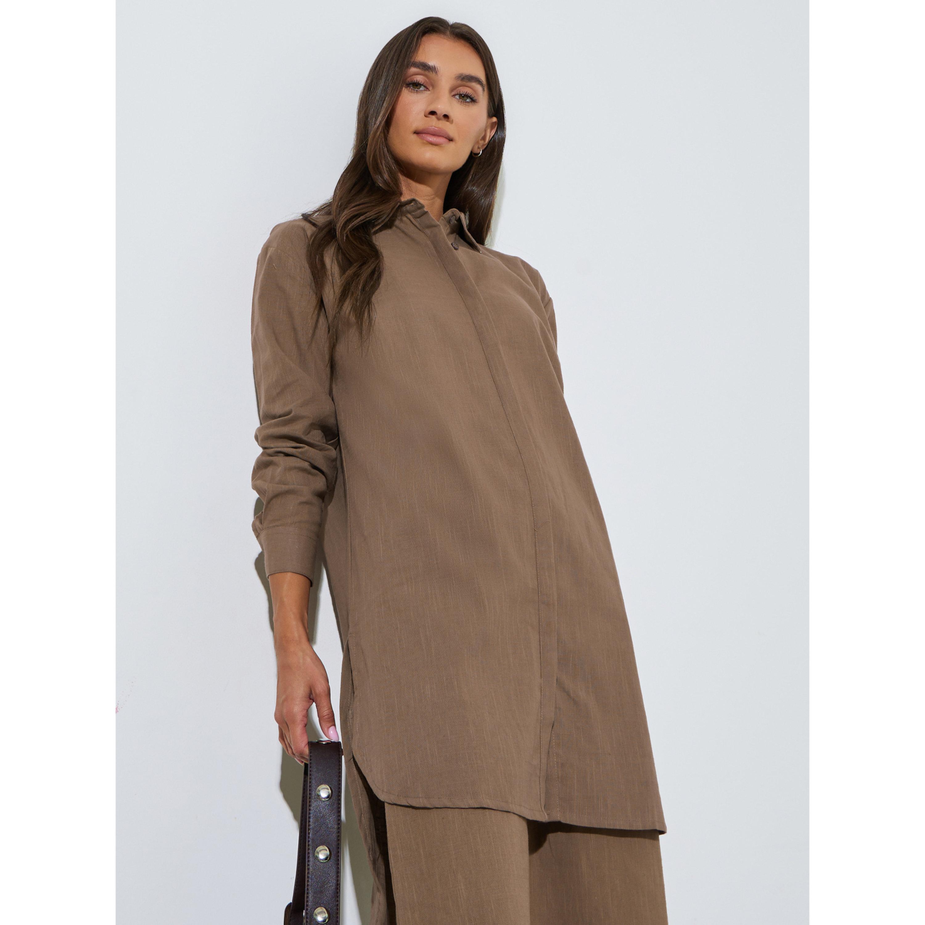 بلوزة سادة بطول متباين وأزرار مخفية باللون البني-women-clothing-shirtsandblouses-blouses-image-4