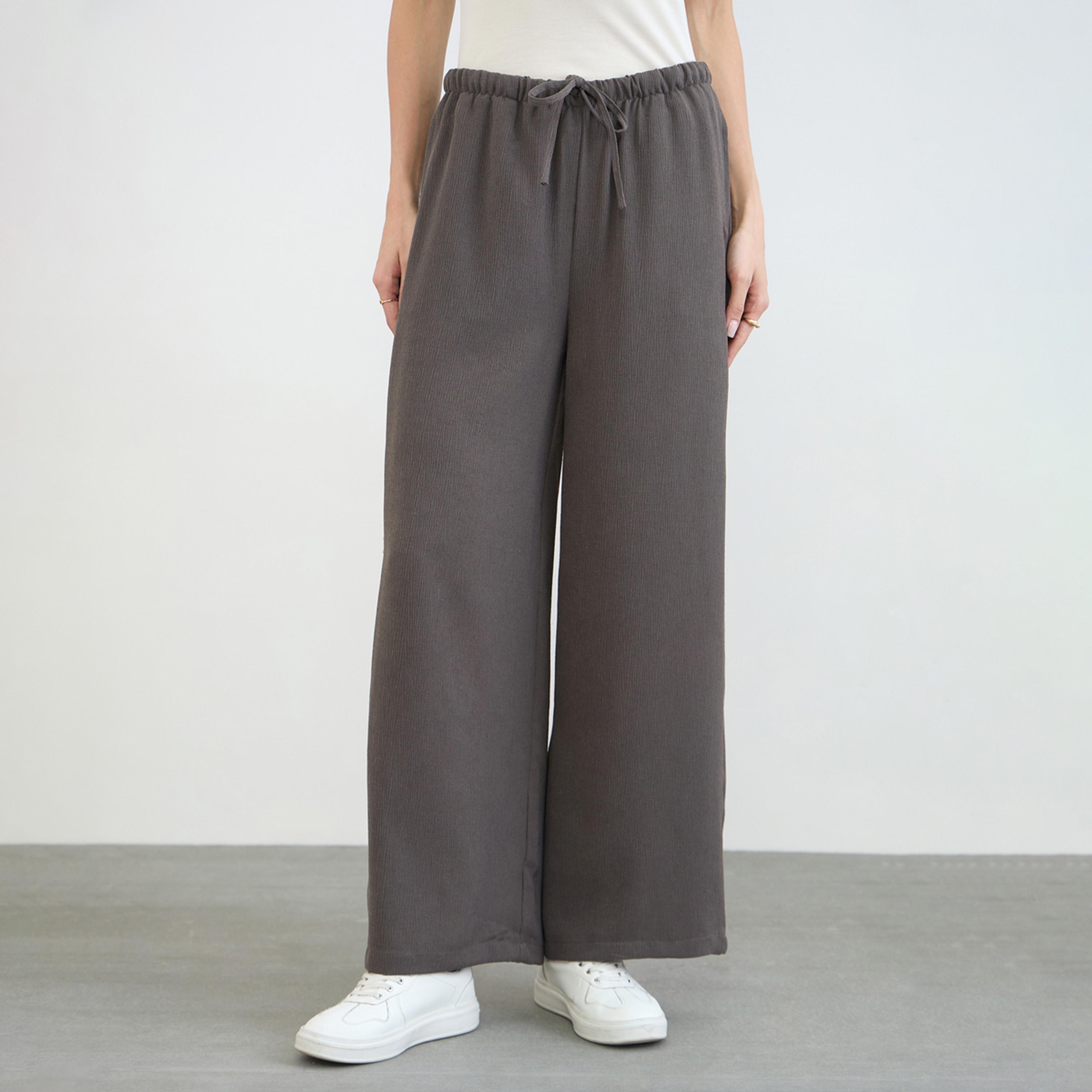 بنطال بأرجل واسعة وتفاصيل بارزة الملمس-women-clothing-bottoms-joggers-image-1