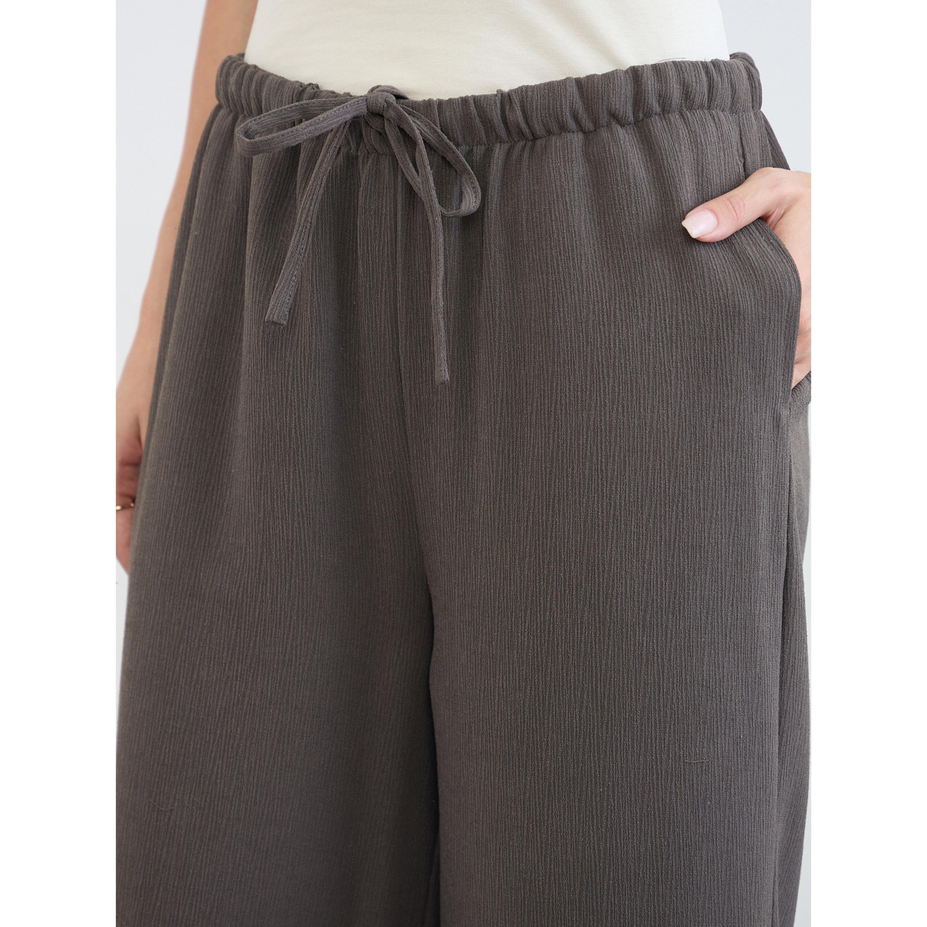 بنطال بأرجل واسعة وتفاصيل بارزة الملمس-women-clothing-bottoms-joggers-image-3