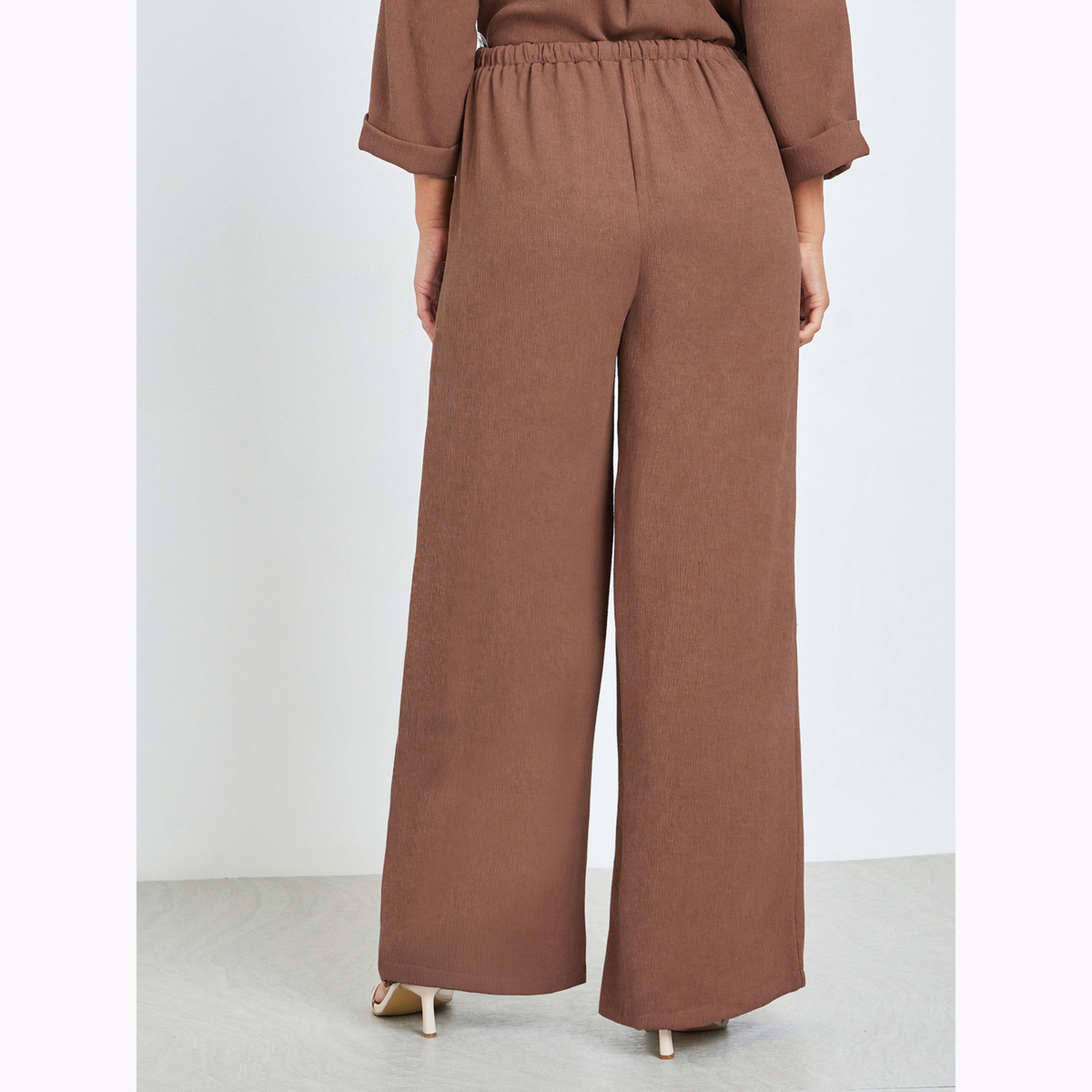 بنطال بأرجل واسعة وتفاصيل بارزة الملمس مجعدة لون بني-women-clothing-bottoms-joggers-image-4
