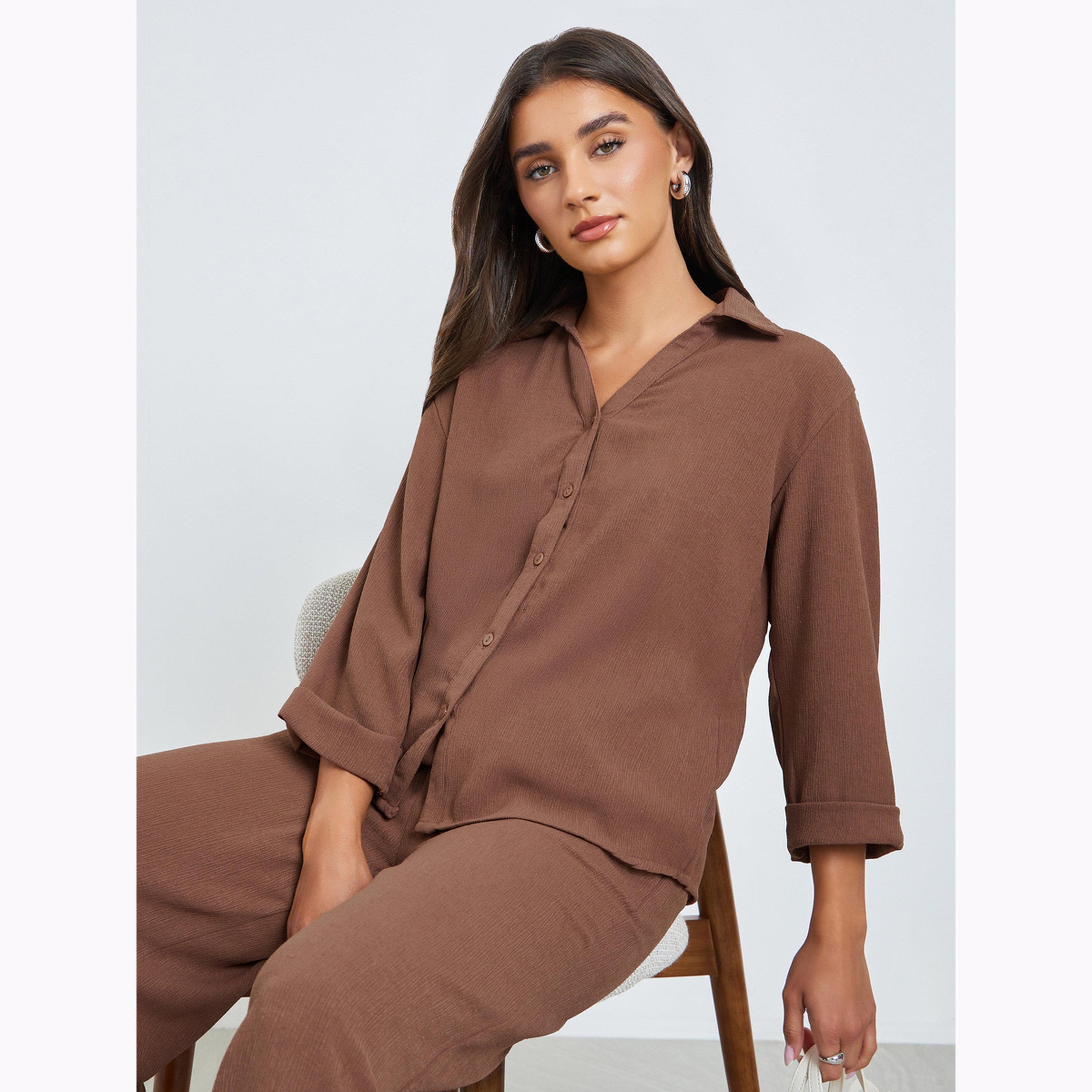 بلوزة بتفاصيل بارزة الملمس بأكمام 3/4 وأساور مطوية-women-clothing-shirtsandblouses-shirts-image-4