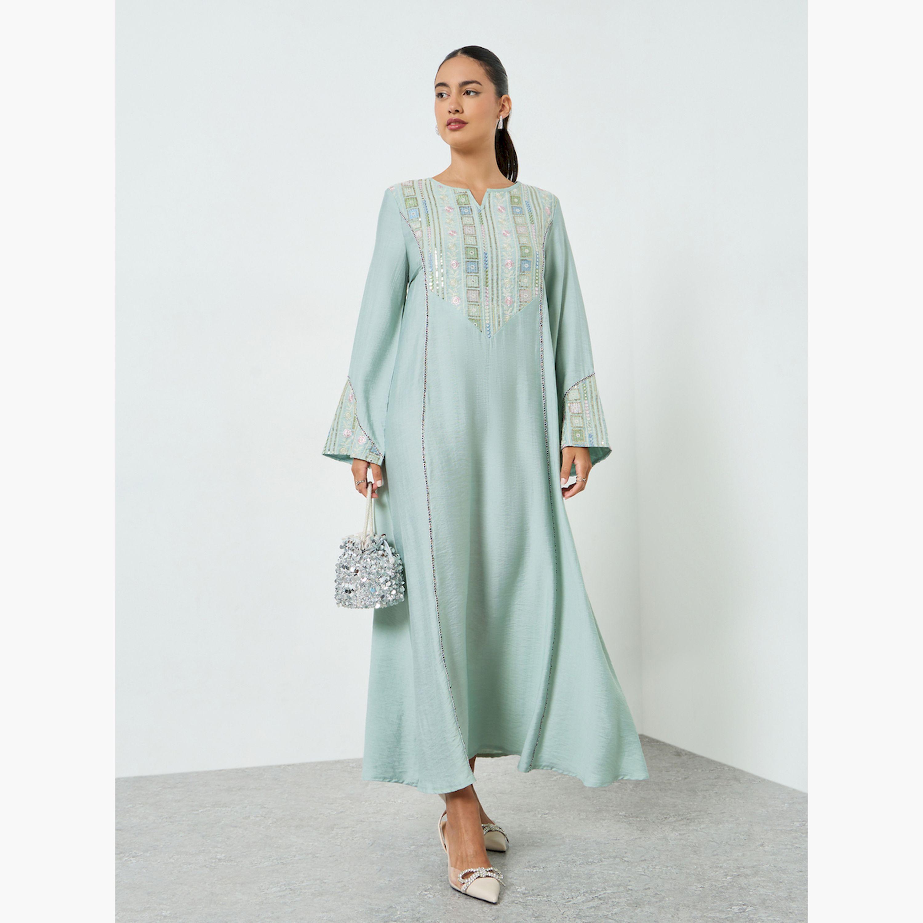 جلابية بحافة واسعة وتفاصيل مُطرّزة-women-arabicclothing-jalabiyas-image-1