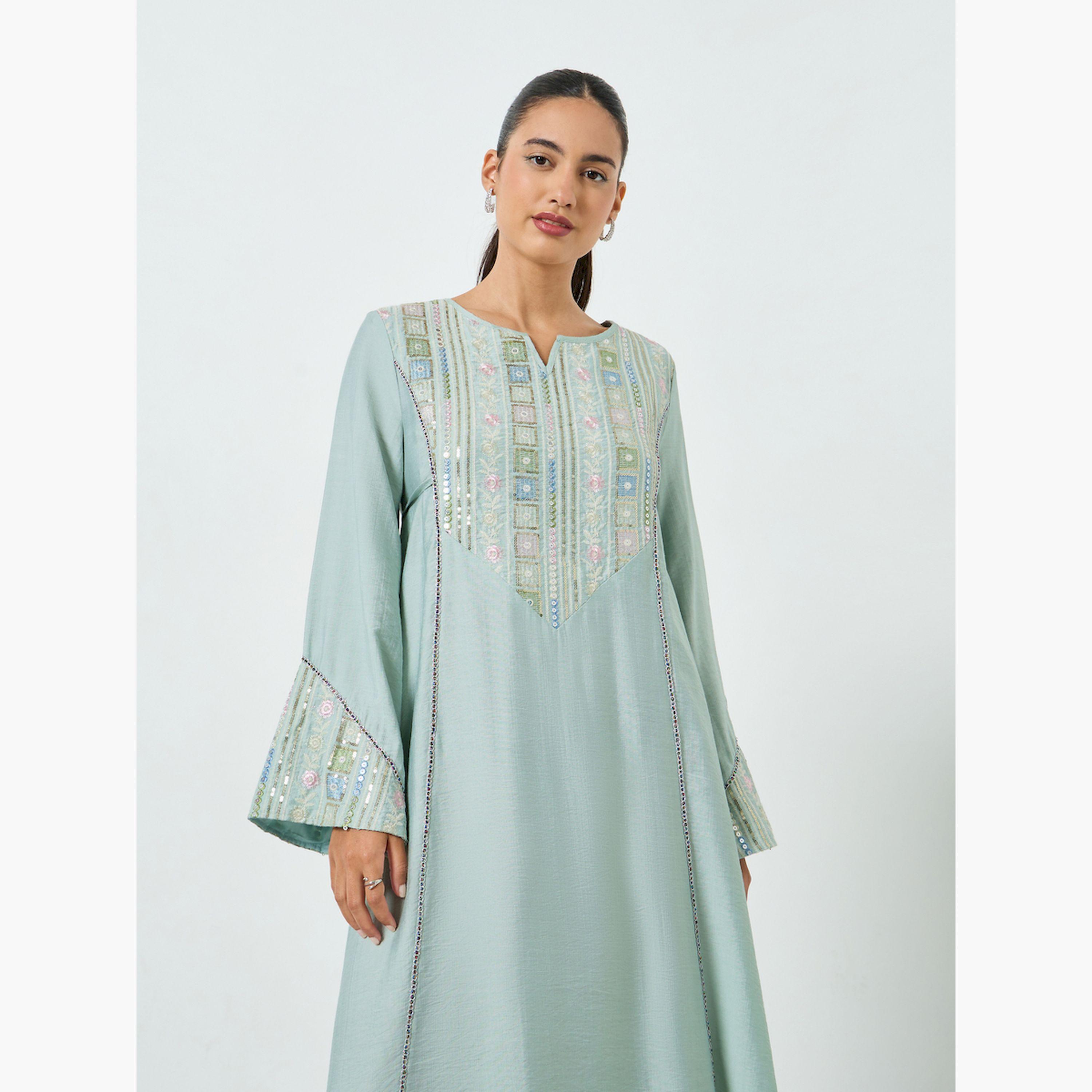 جلابية بحافة واسعة وتفاصيل مُطرّزة-women-arabicclothing-jalabiyas-image-2
