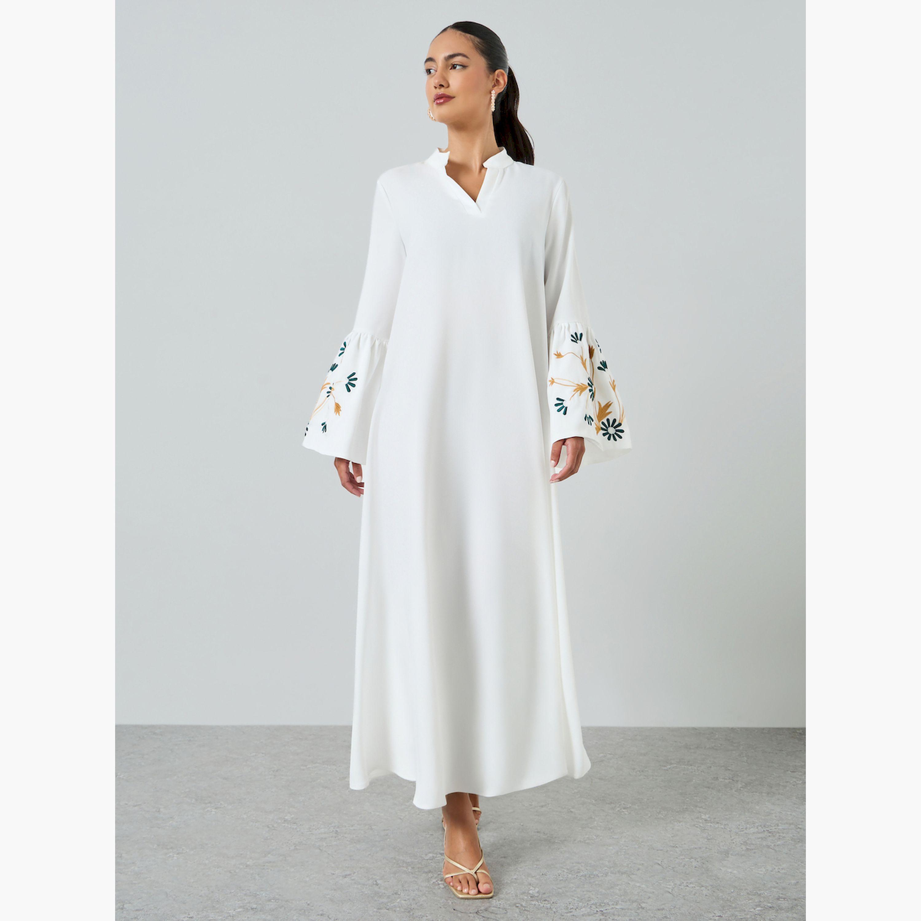 جلابية بحافة واسعة وياقة مع تفاصيل مُطرّزة-women-arabicclothing-jalabiyas-image-3