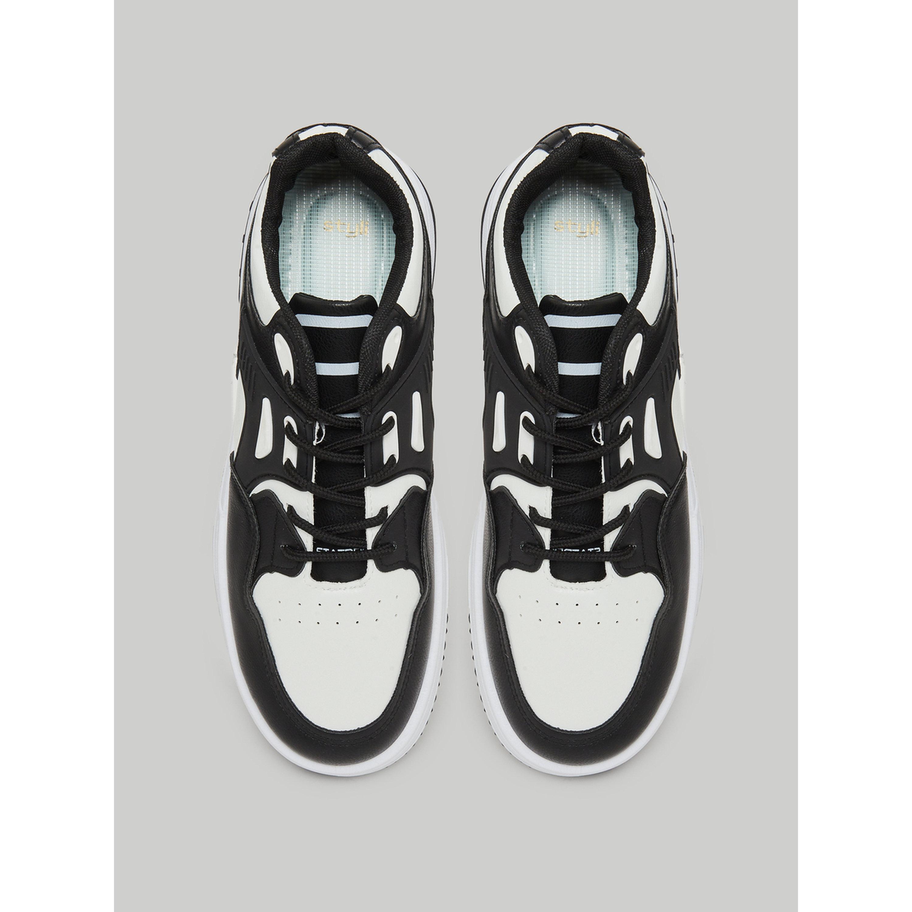 حذاء سنيكرز برباط وتفاصيل متباينة-men-shoes-sneakers-image-3