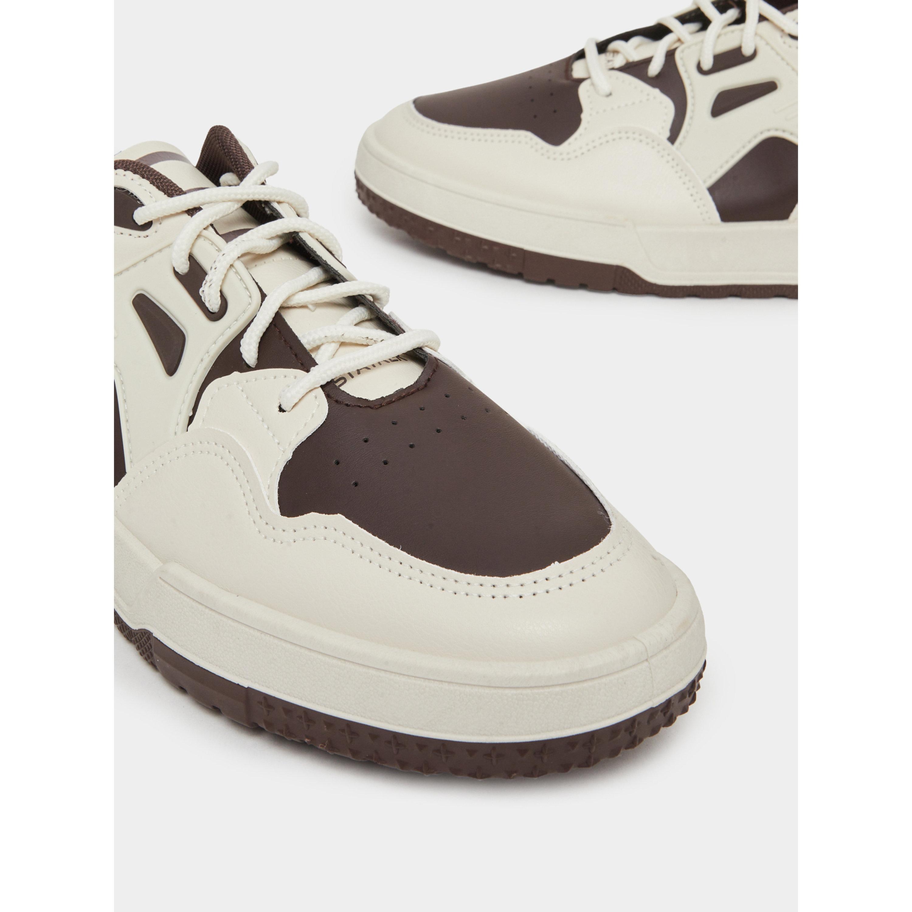 حذاء سنيكرز بأربطة وتصميم متداخل-men-shoes-sneakers-image-4