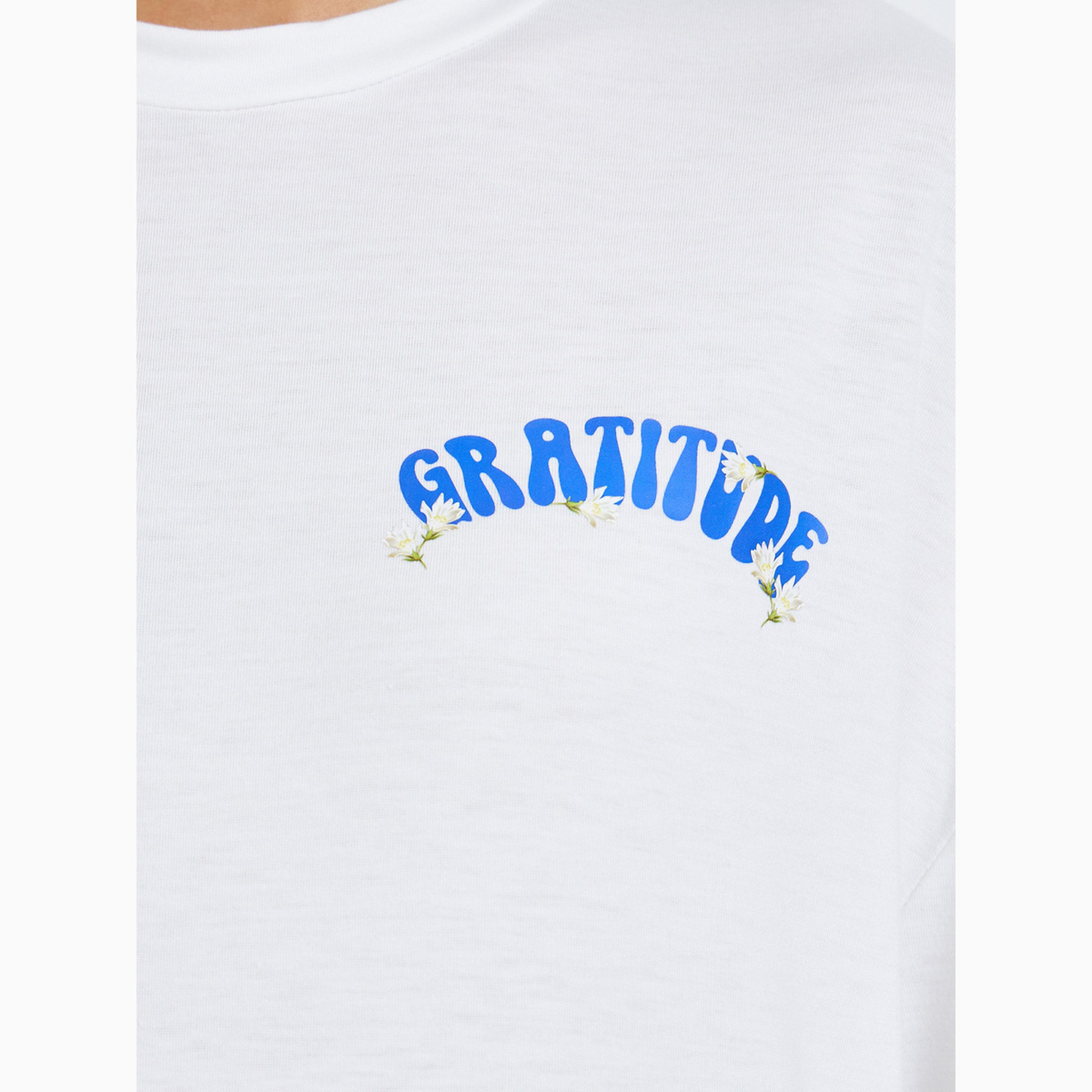 تيشيرت أبيض بطبعة أزهار وجرافيك "Graditude" وقصة واسعة-women-clothing-tshirts-image-4