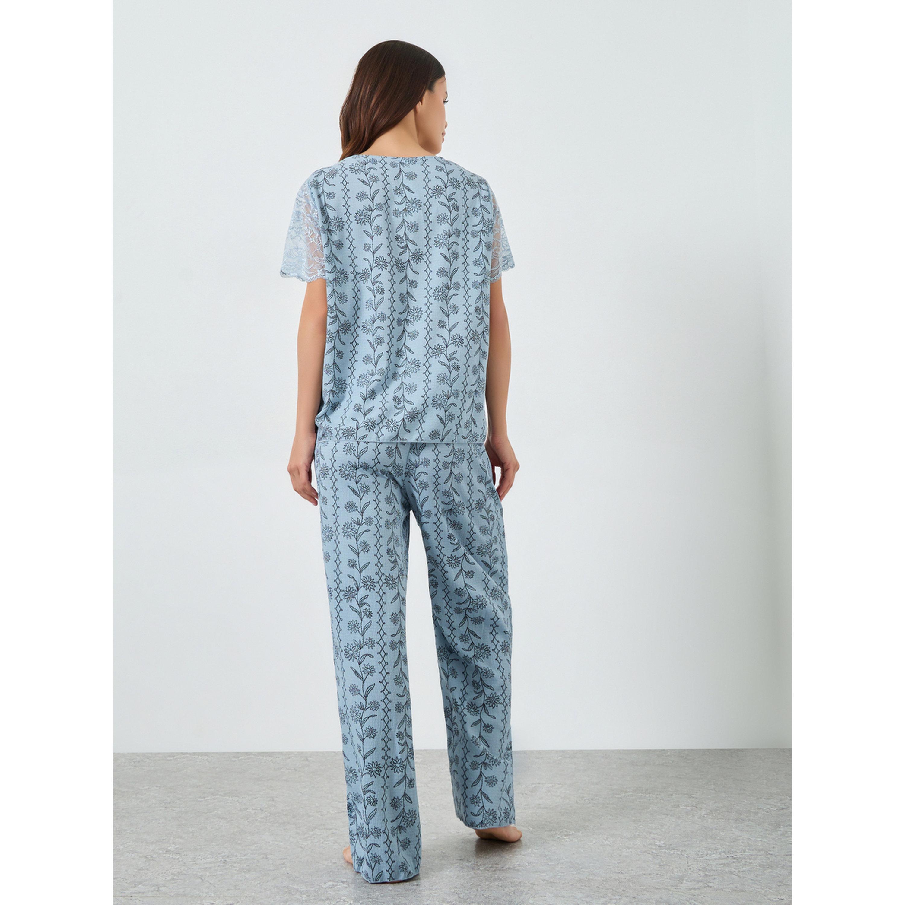 طقم بيجاما من بنطال وبلوزة بطبعة زهور وتفاصيل دانتيل-women-clothing-nightwear-pyjamas-longsets-image-4