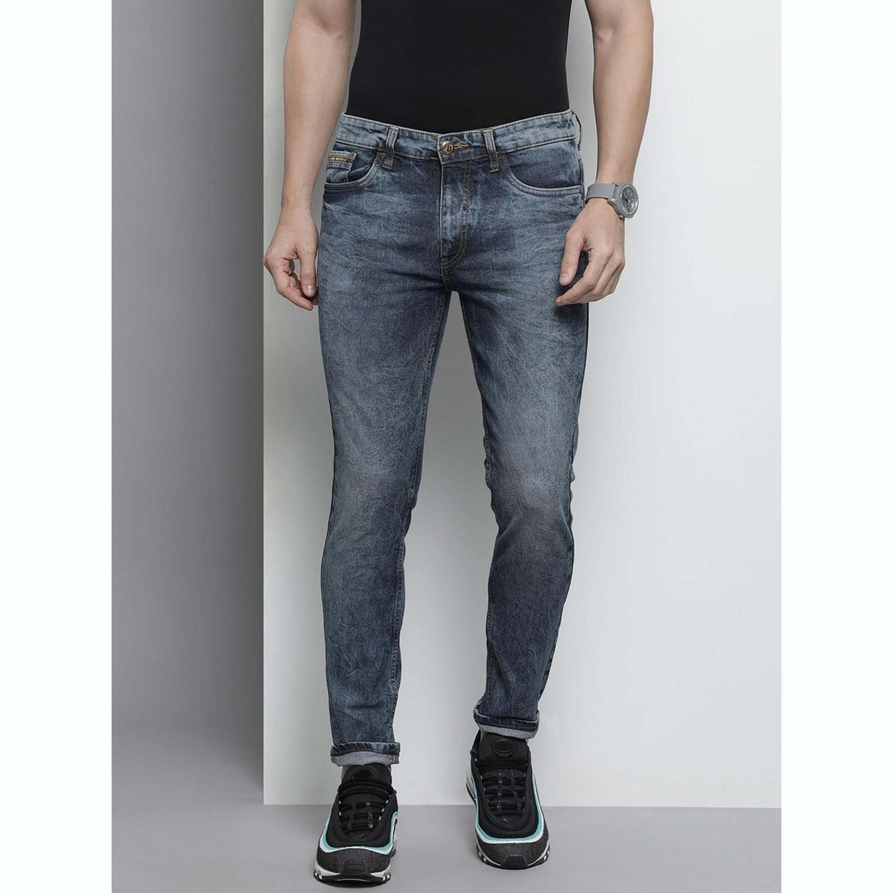 جينز بقصة ضيقة وتفاصيل شارات-men-clothing-bottoms-jeans-image-1