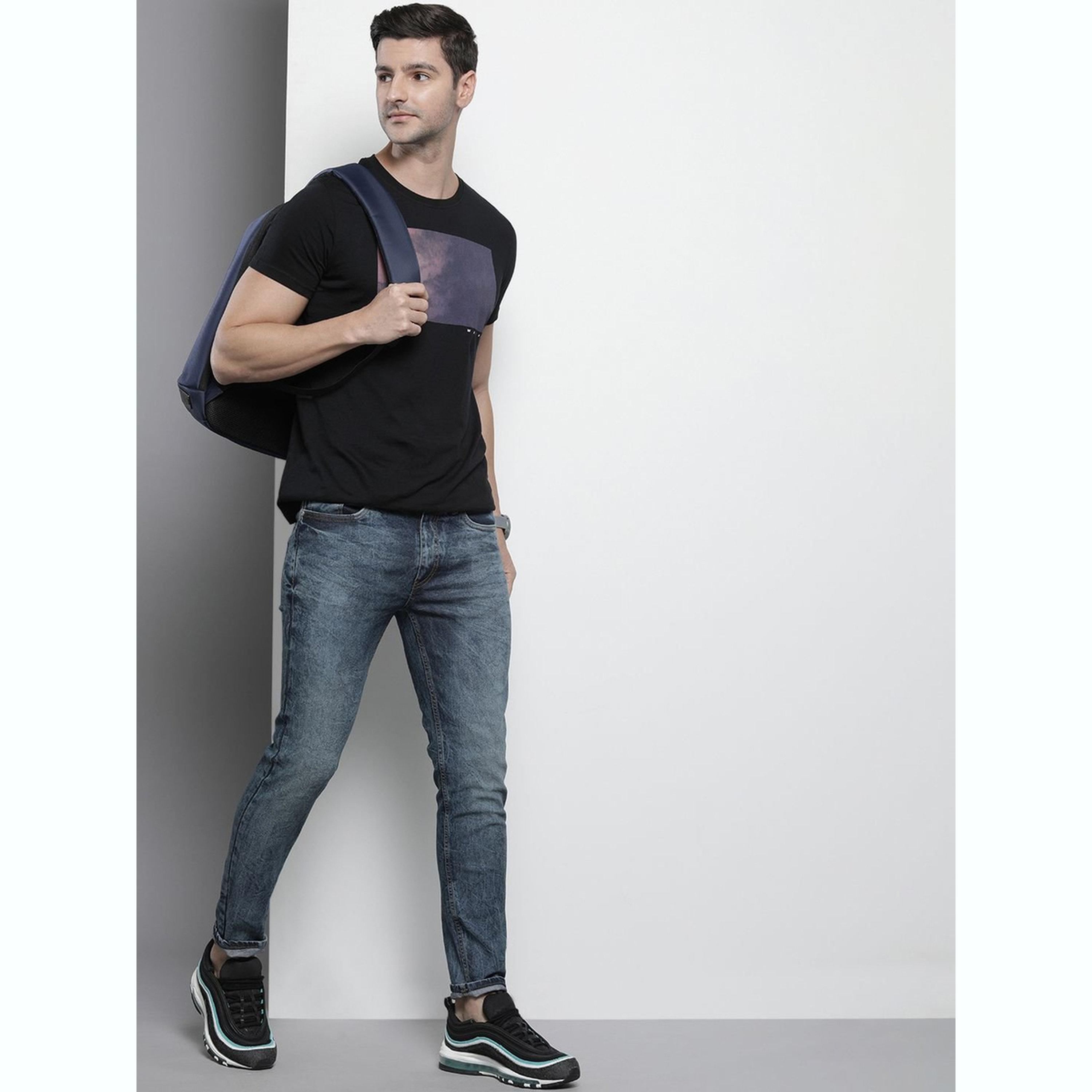 جينز بقصة ضيقة وتفاصيل شارات-men-clothing-bottoms-jeans-image-2