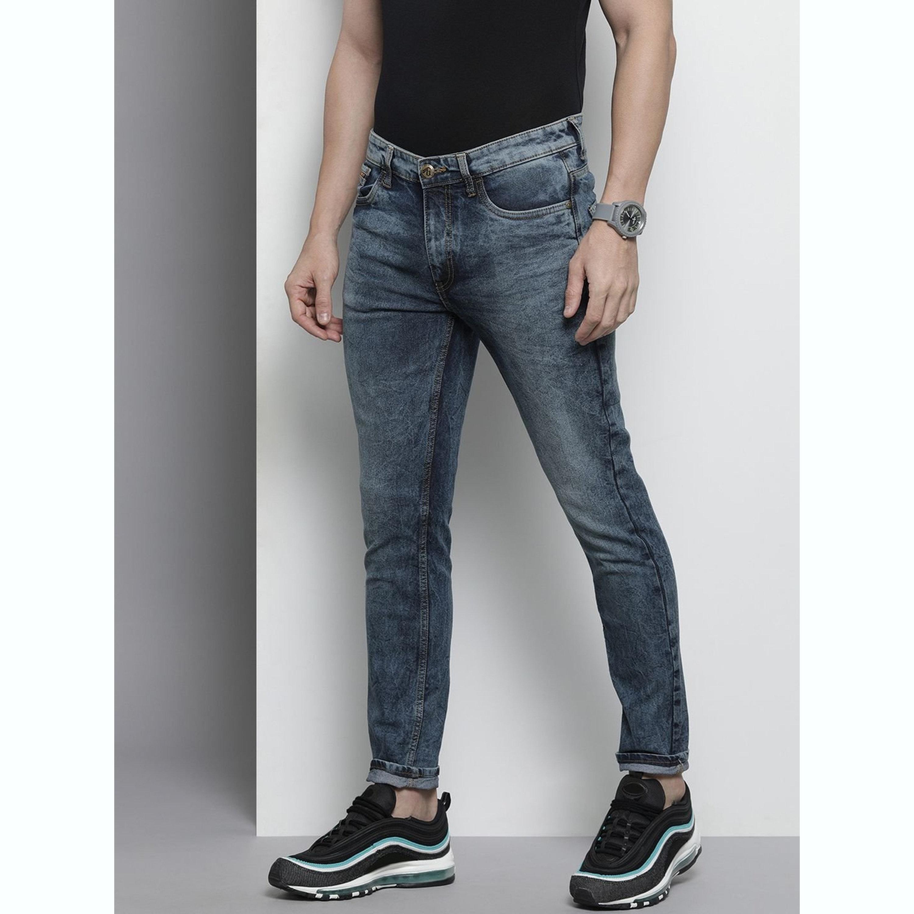 جينز بقصة ضيقة وتفاصيل شارات-men-clothing-bottoms-jeans-image-5