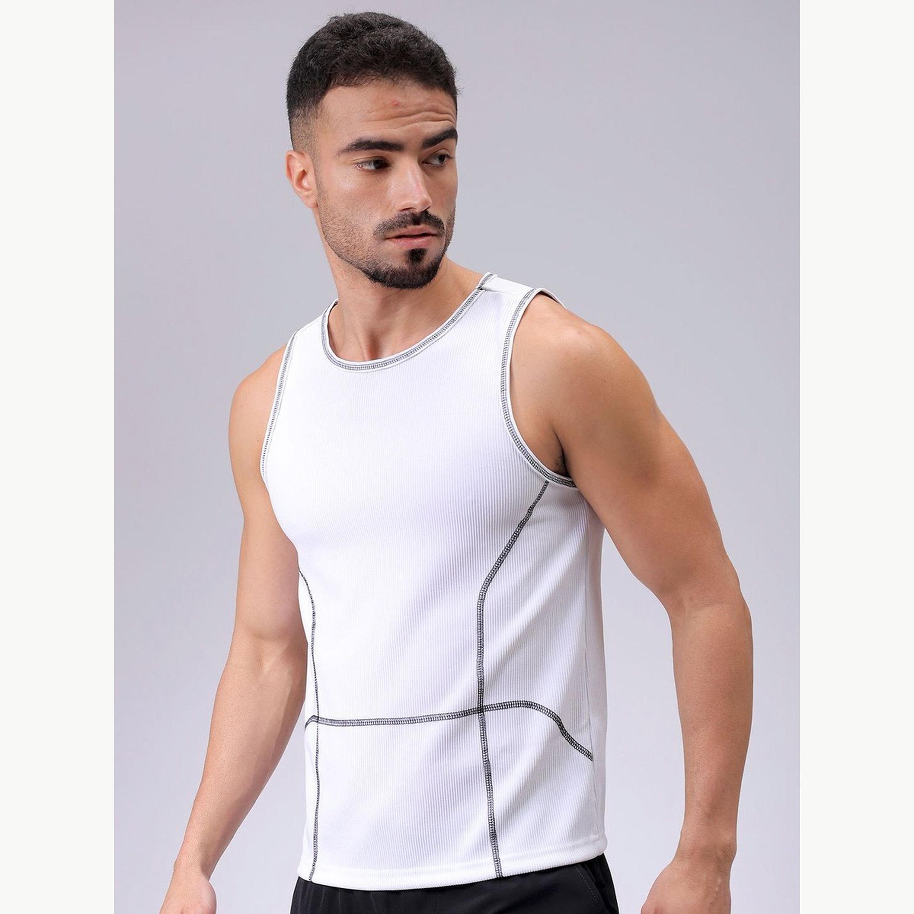 تيشيرت كت بياقة دائرية بتفاصيل بارزة الملمس وقصة عادية-men-clothing-tshirtsandpolos-vests-image-3