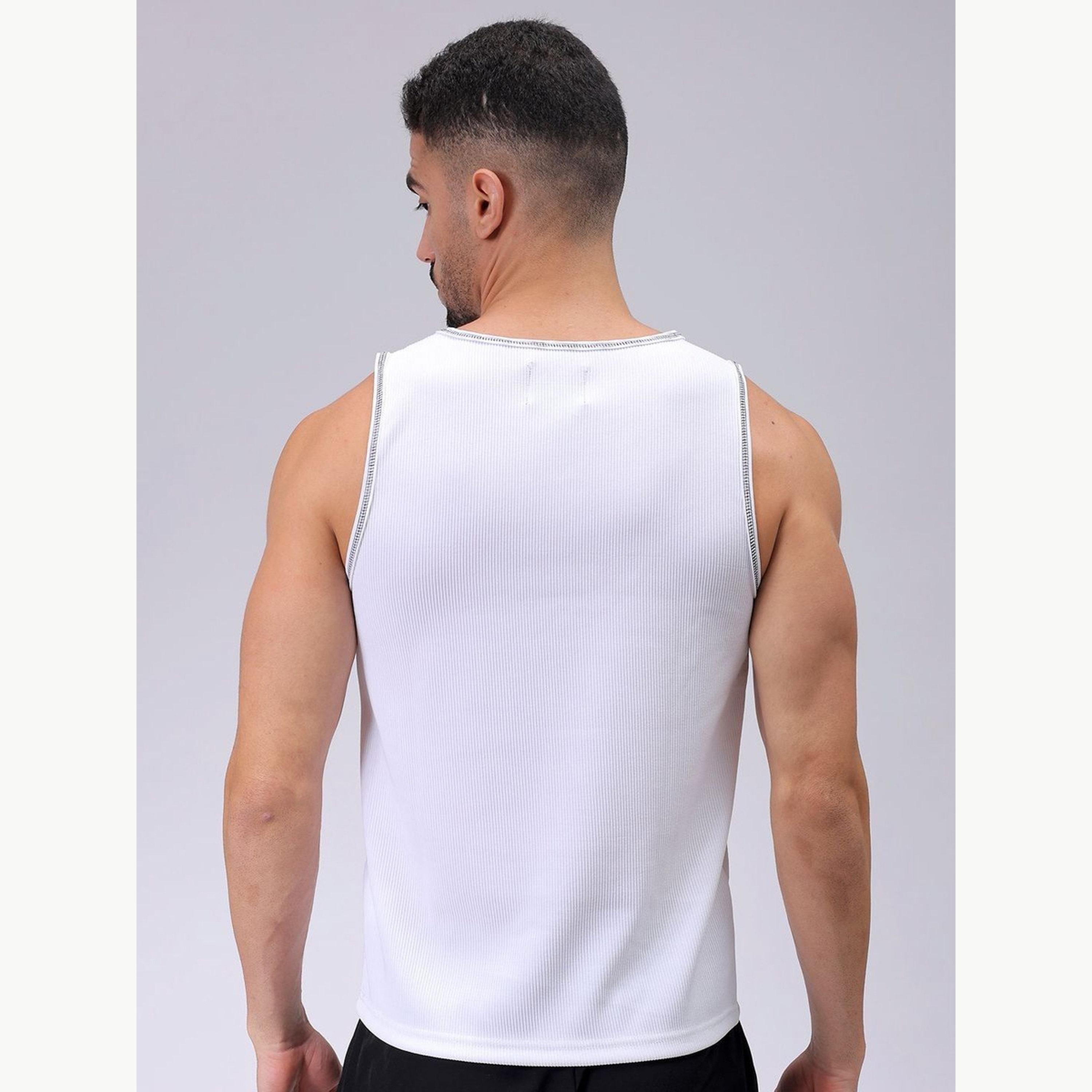 تيشيرت كت بياقة دائرية بتفاصيل بارزة الملمس وقصة عادية-men-clothing-tshirtsandpolos-vests-image-4