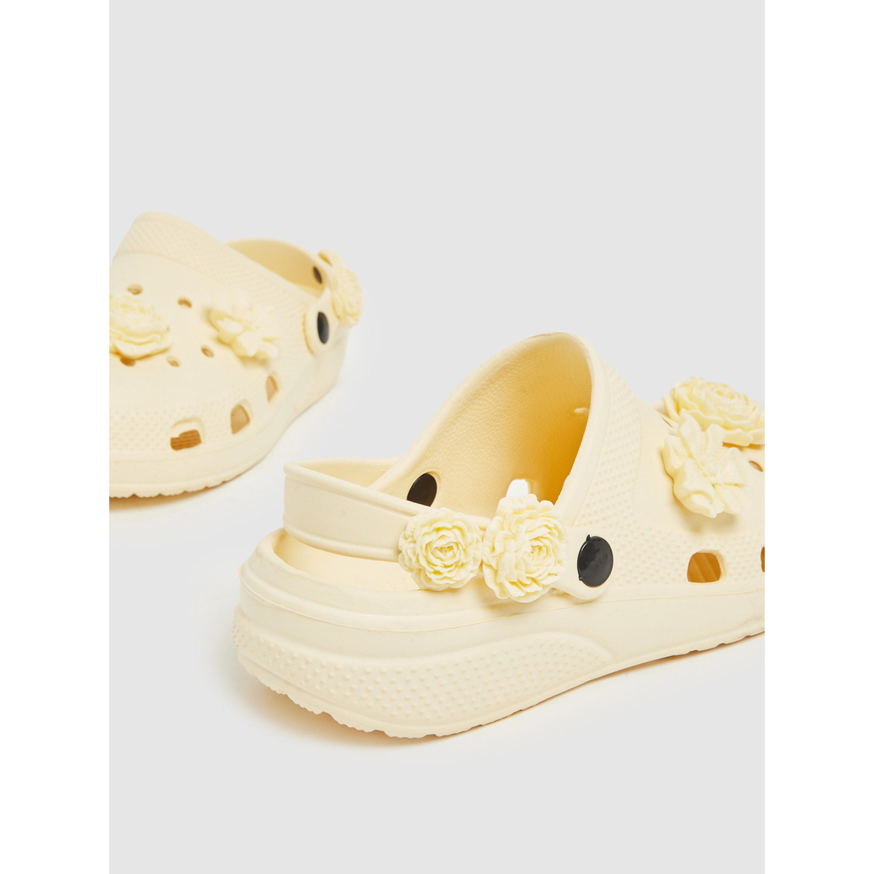 ستايلي - شبشب مريح صفراء مزينة بالزهور-women-shoes-flipflopsandslides-image-5