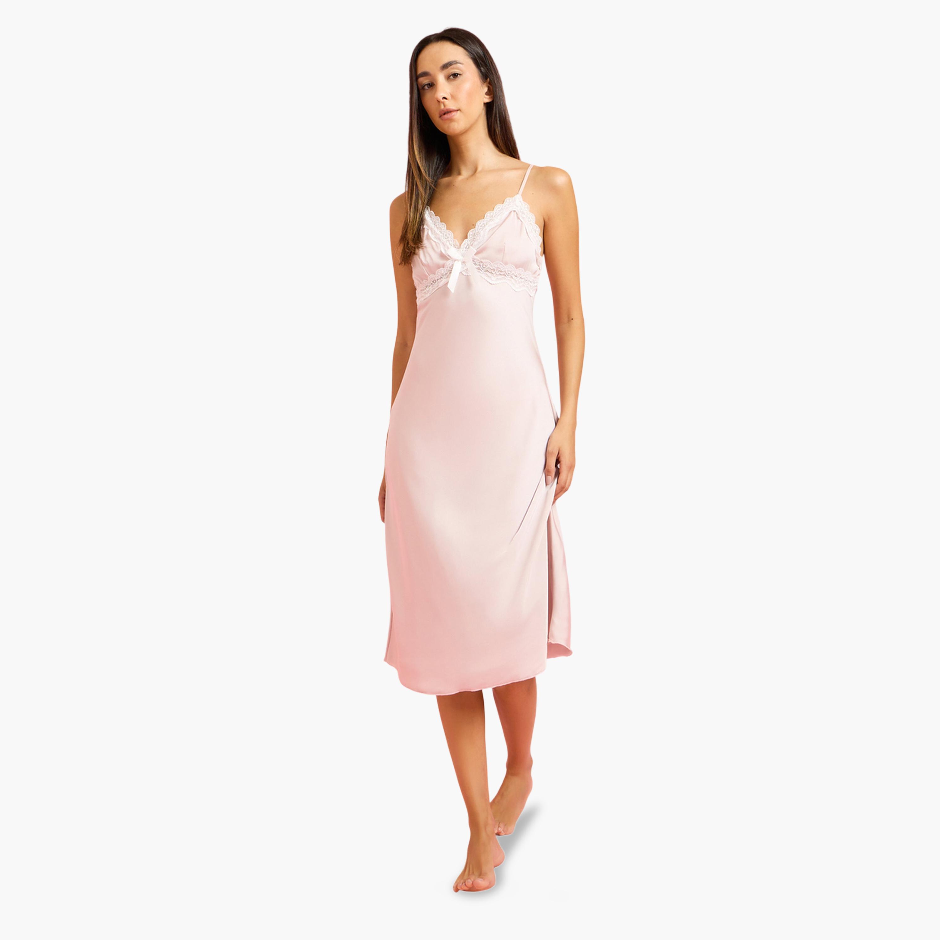 مجموعة من قميص نوم بحمالات ودانتيل مع روب-women-clothing-nightwear-robes-image-4