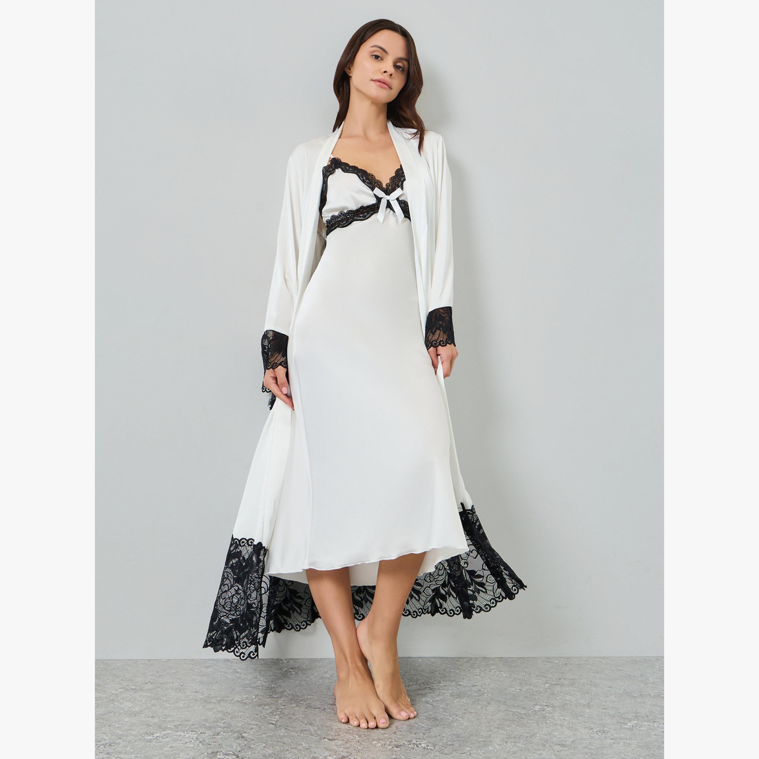 طقم قميص نوم بحمالات وتفاصيل دانتيل ساتان مع روب-women-clothing-nightwear-pyjamas-longsets-image-1