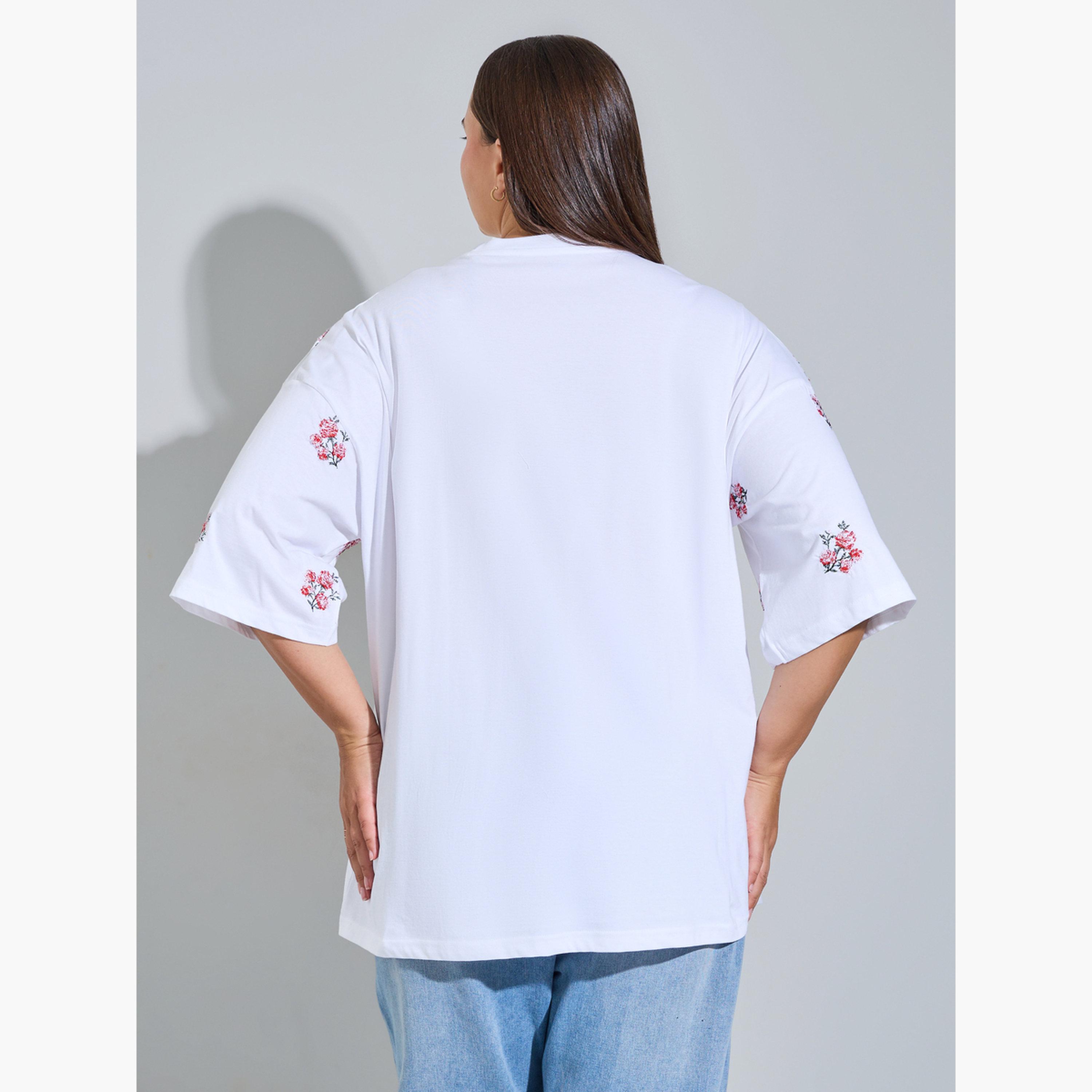 تيشيرت بأكمام قصيرة ومقاس كبير بتطريز أزهار-women-clothing-plussize-tshirts-image-4