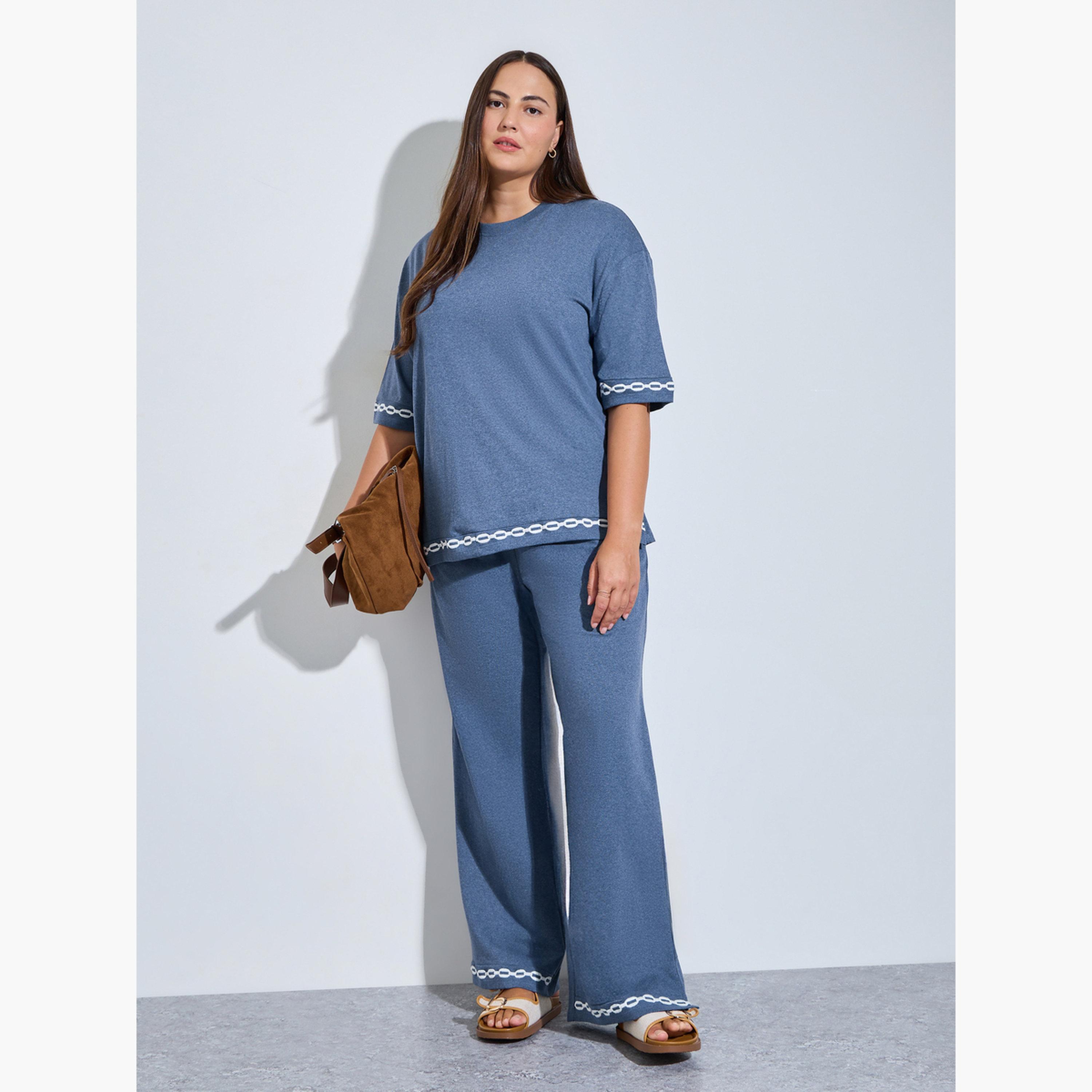 تيشيرت مقاس كبير بتطريز متباين-women-clothing-plussize-tshirts-image-2