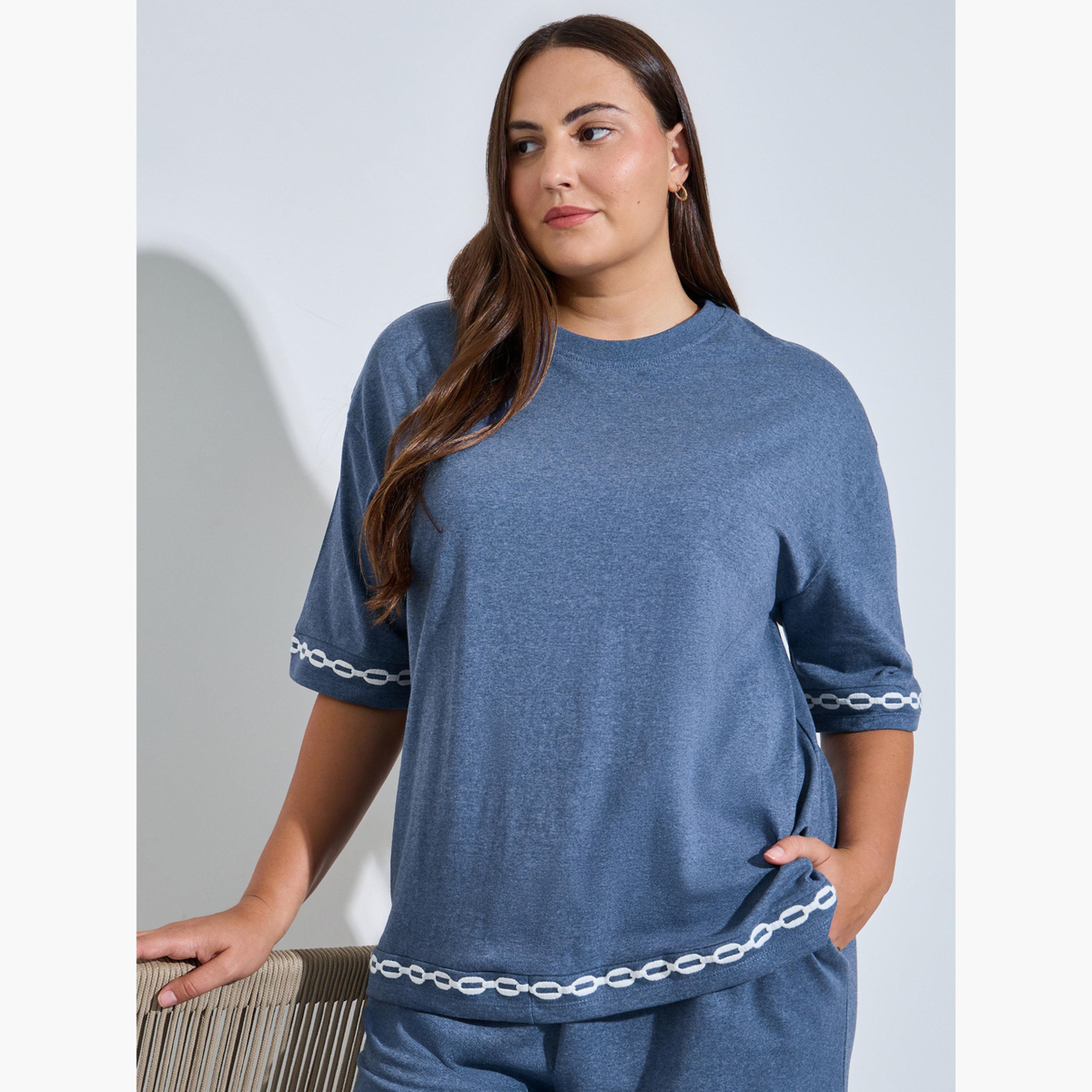 تيشيرت مقاس كبير بتطريز متباين-women-clothing-plussize-tshirts-image-3