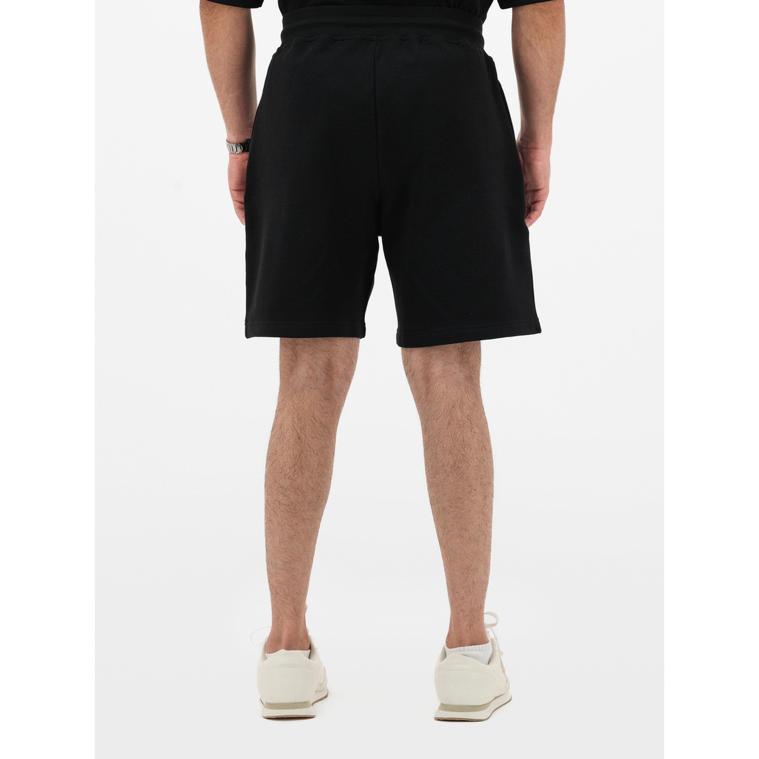 شورت بقصة عادية وجيب بسحاب-men-clothing-bottoms-shorts-image-2