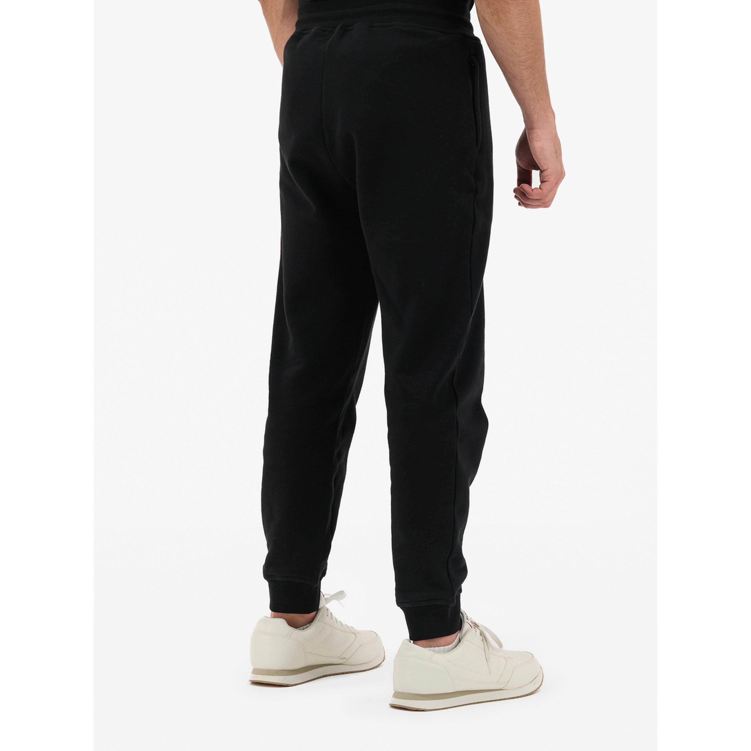 جوغر بقصة عادية وجيب بسحاب-men-clothing-bottoms-joggers-image-2