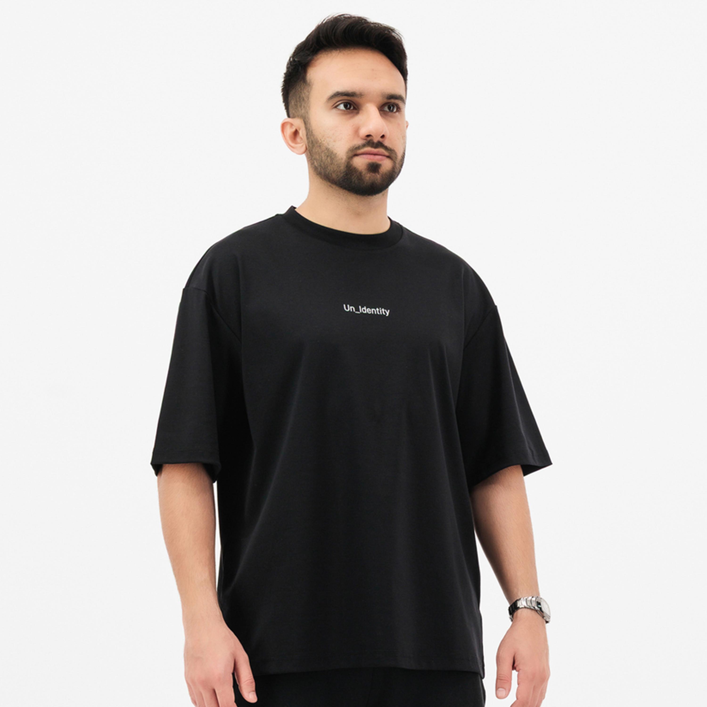 تيشيرت واسع أسود بطبعة جرافيك للرجال-men-clothing-tshirtsandpolos-tshirts-image-1