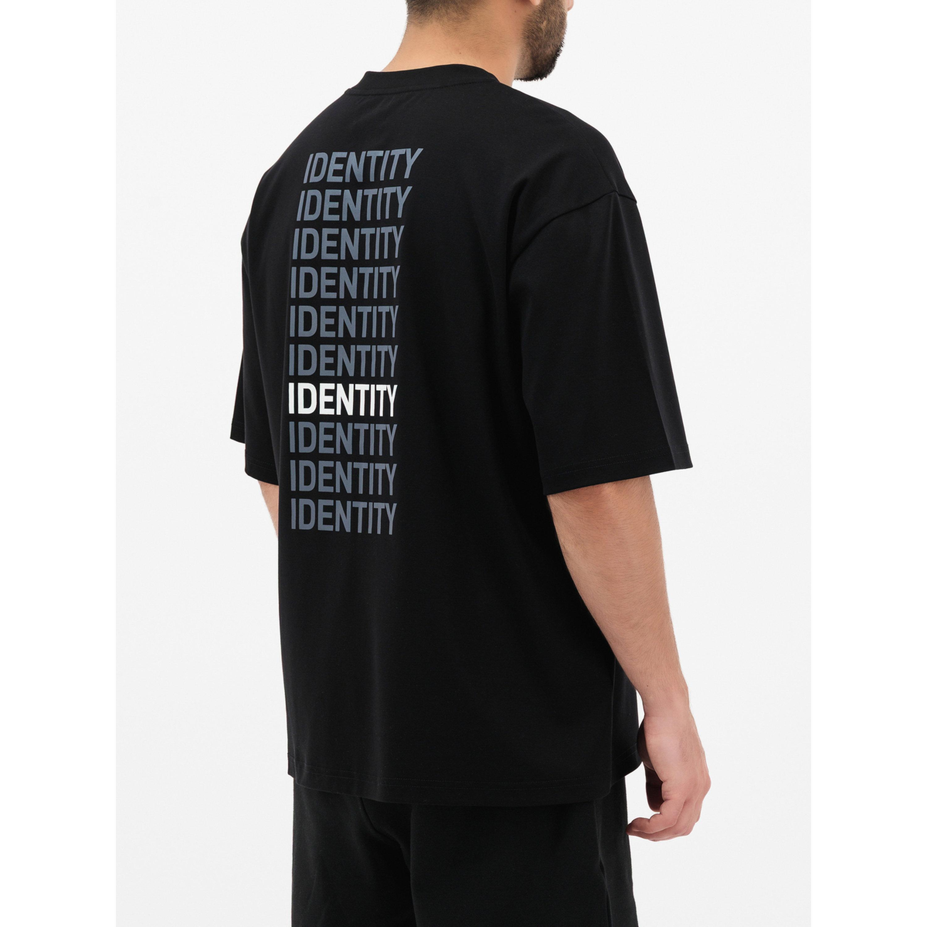 تيشيرت واسع أسود بطبعة جرافيك للرجال-men-clothing-tshirtsandpolos-tshirts-image-4