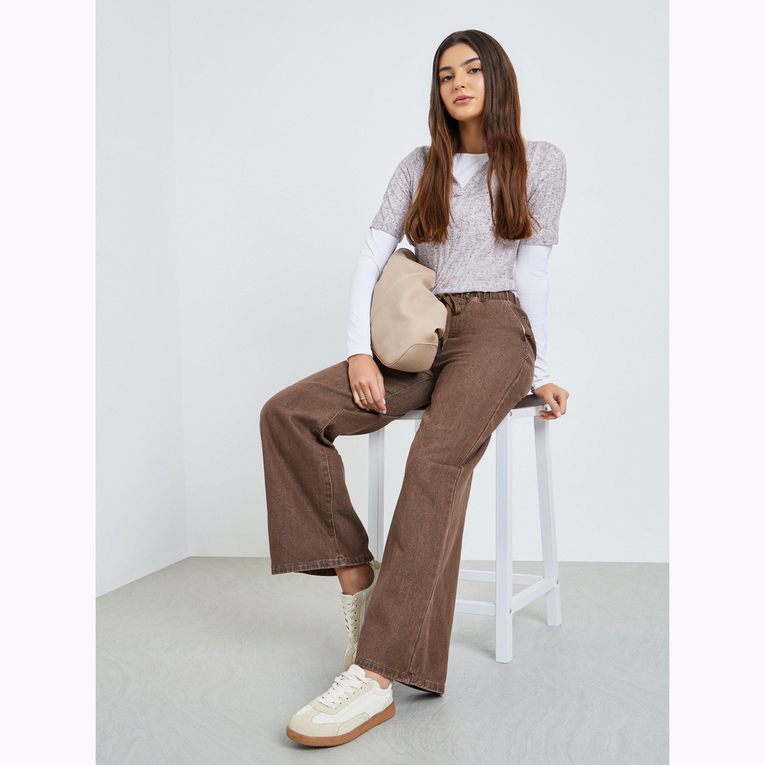 جينز باهت بأرجل واسعة وتصميم جوغر بلون بني-women-clothing-bottoms-joggers-image-3