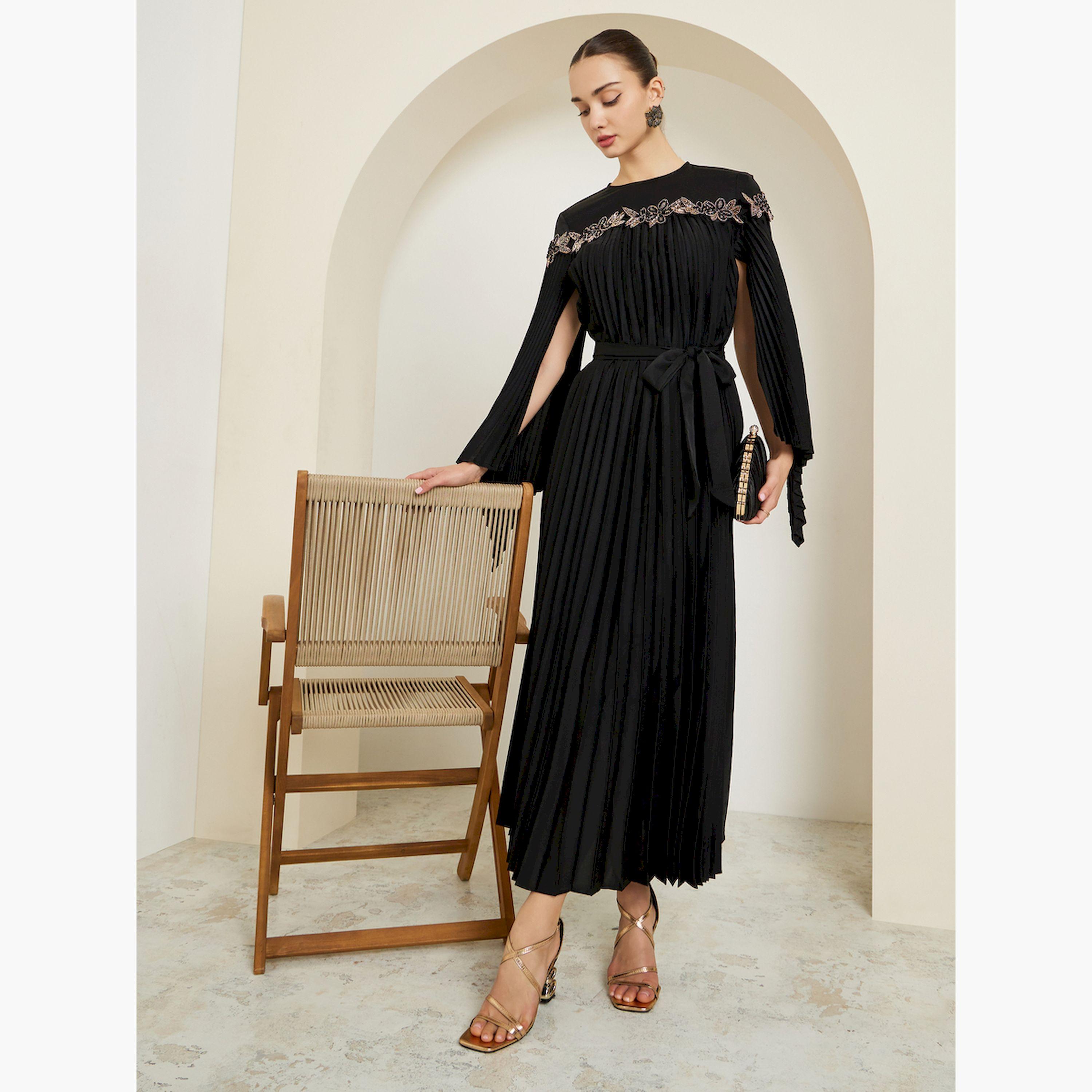 فستان طويل بأكمام كيب بكسرات ومزين-women-clothing-dresses-image-1