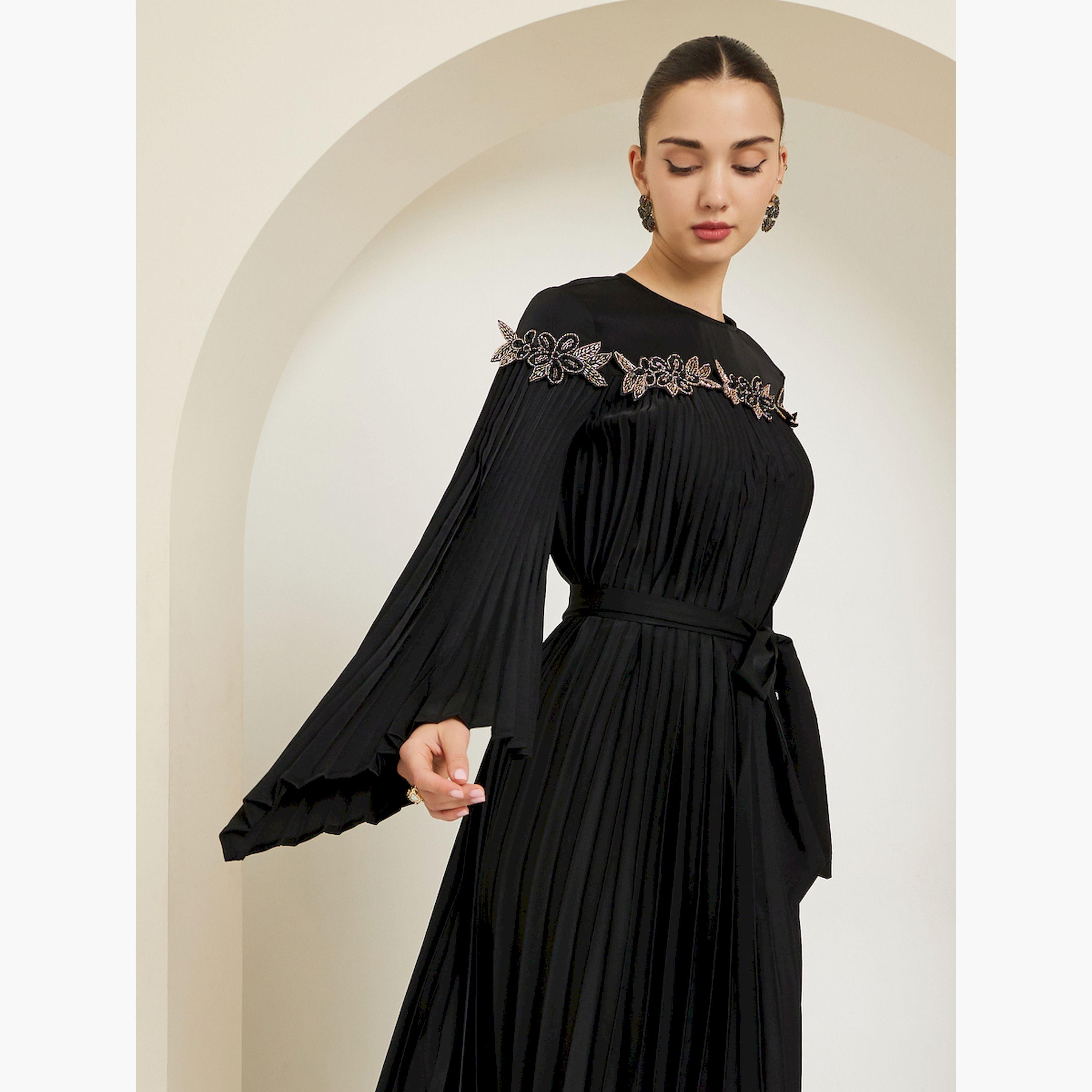 فستان طويل بأكمام كيب بكسرات ومزين-women-clothing-dresses-image-2