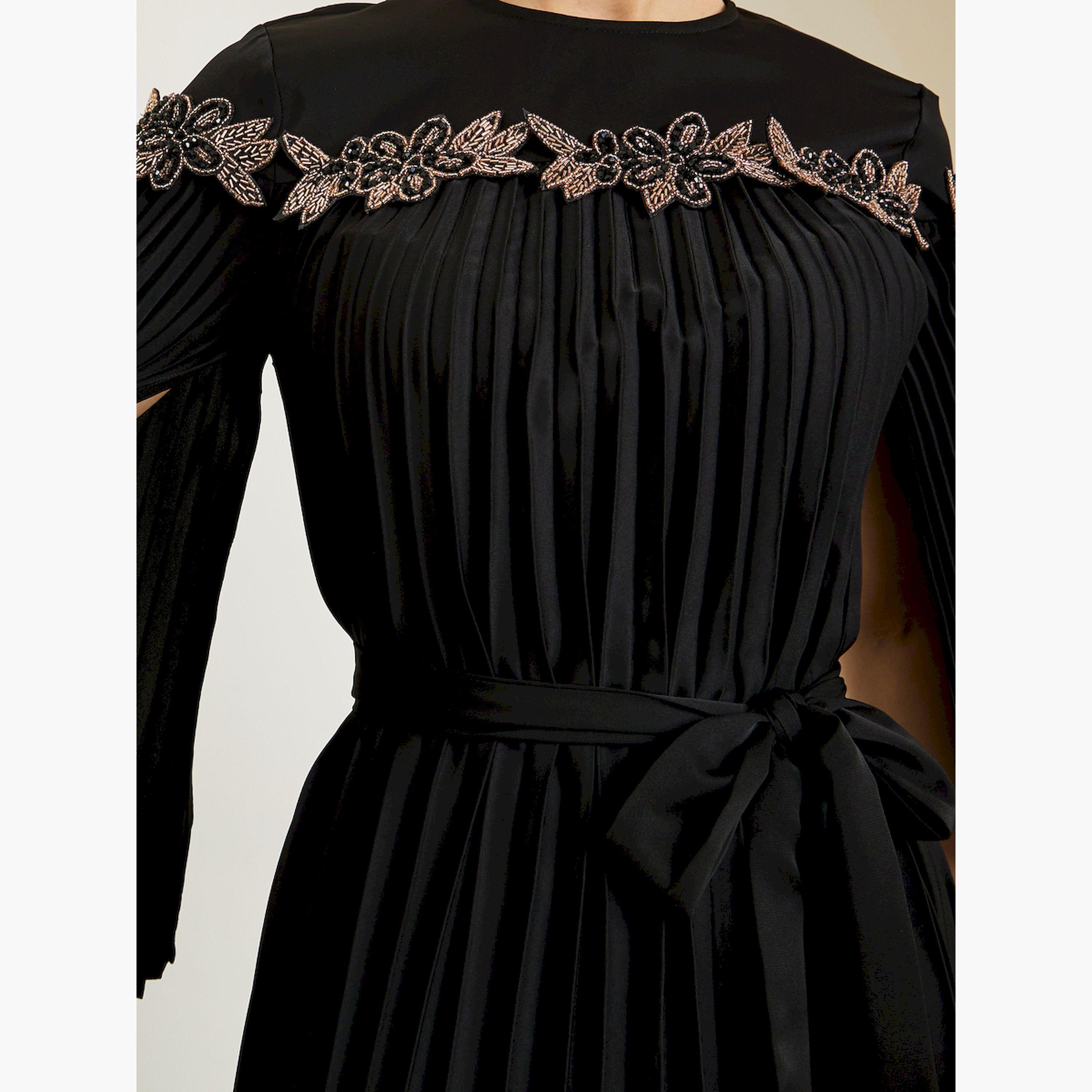 فستان طويل بأكمام كيب بكسرات ومزين-women-clothing-dresses-image-5