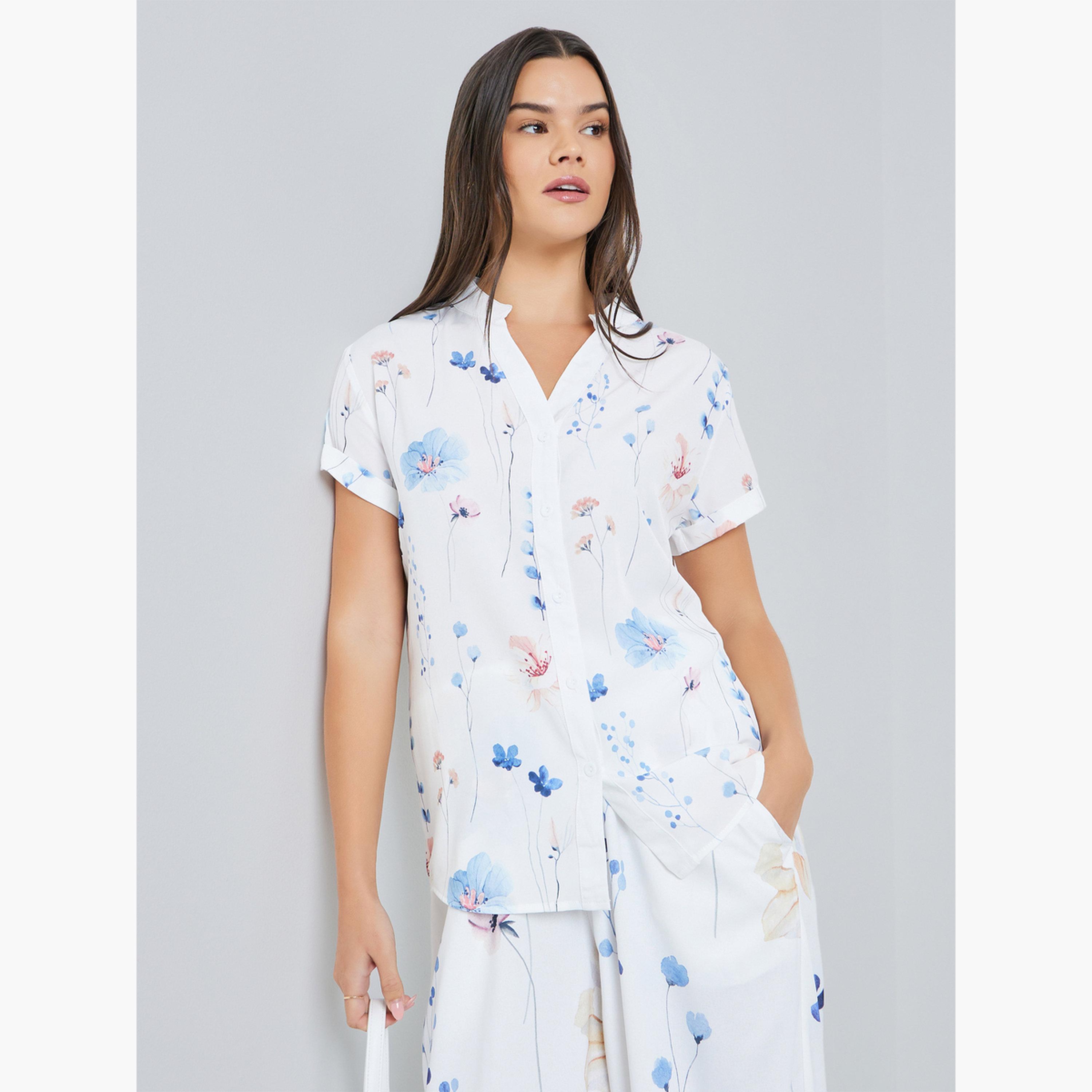 قميص نسائي بأزرار وأكمام قصيرة وطبعة زهور-women-clothing-shirtsandblouses-shirts-image-1