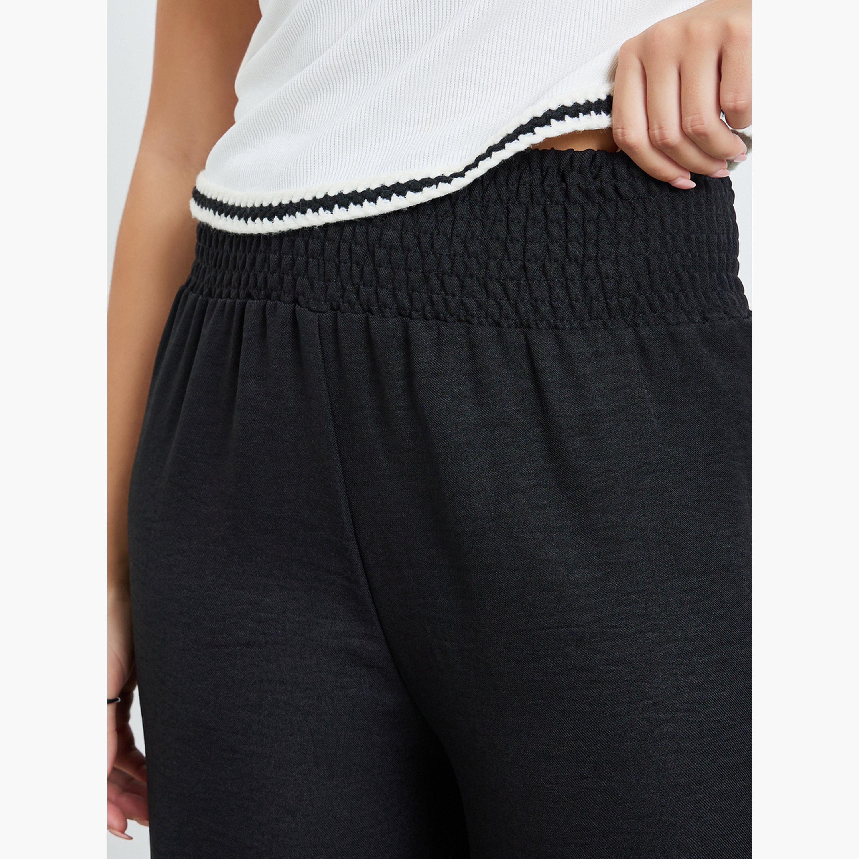 بنطال نسائي بقصة واسعة وخصر مزموم بلون أسود-women-clothing-bottoms-trousers-image-4