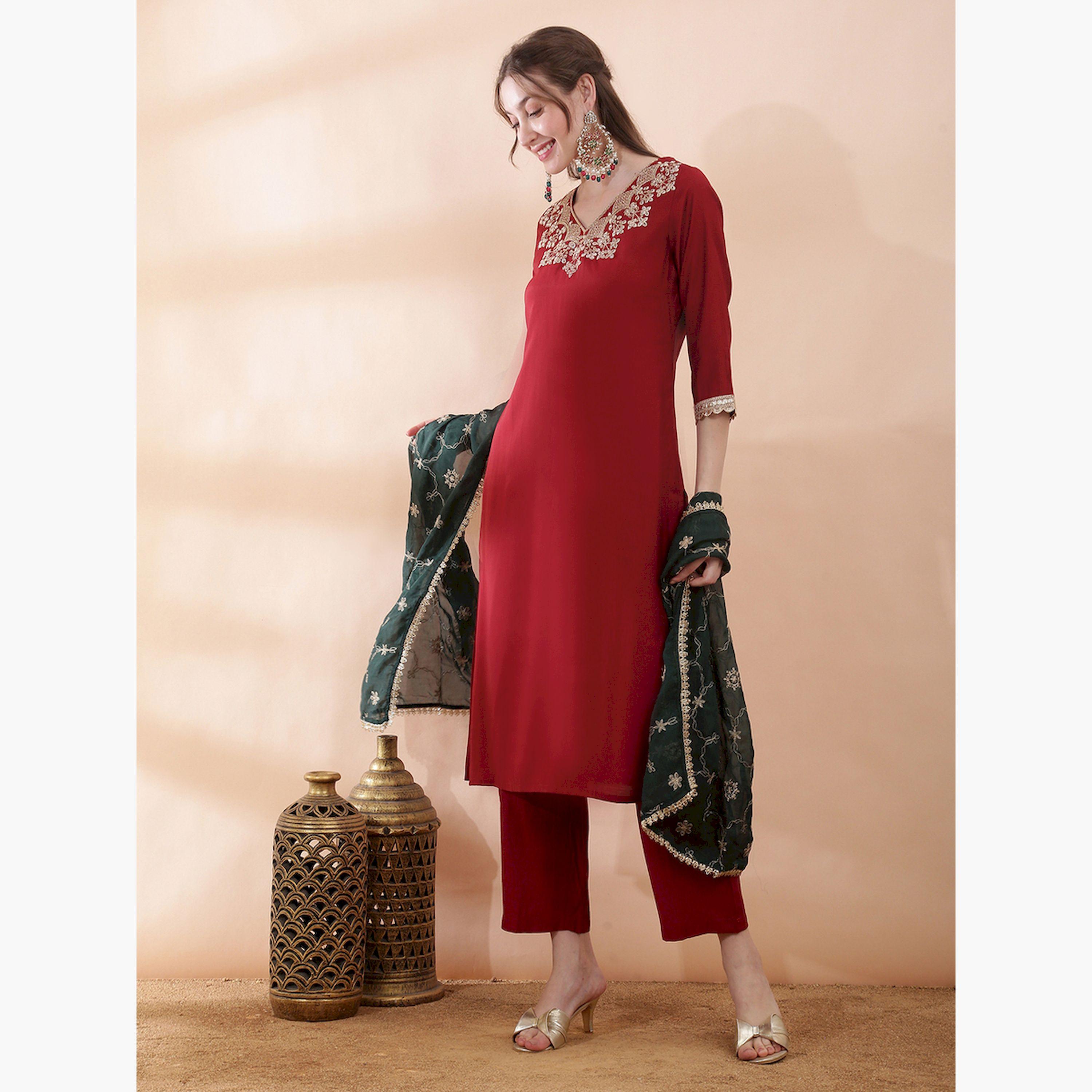 طقم كورتا مستقيمة مطرزة مع بنطال ووشاح-women-clothing-ethnicwear-kurtas-image-2