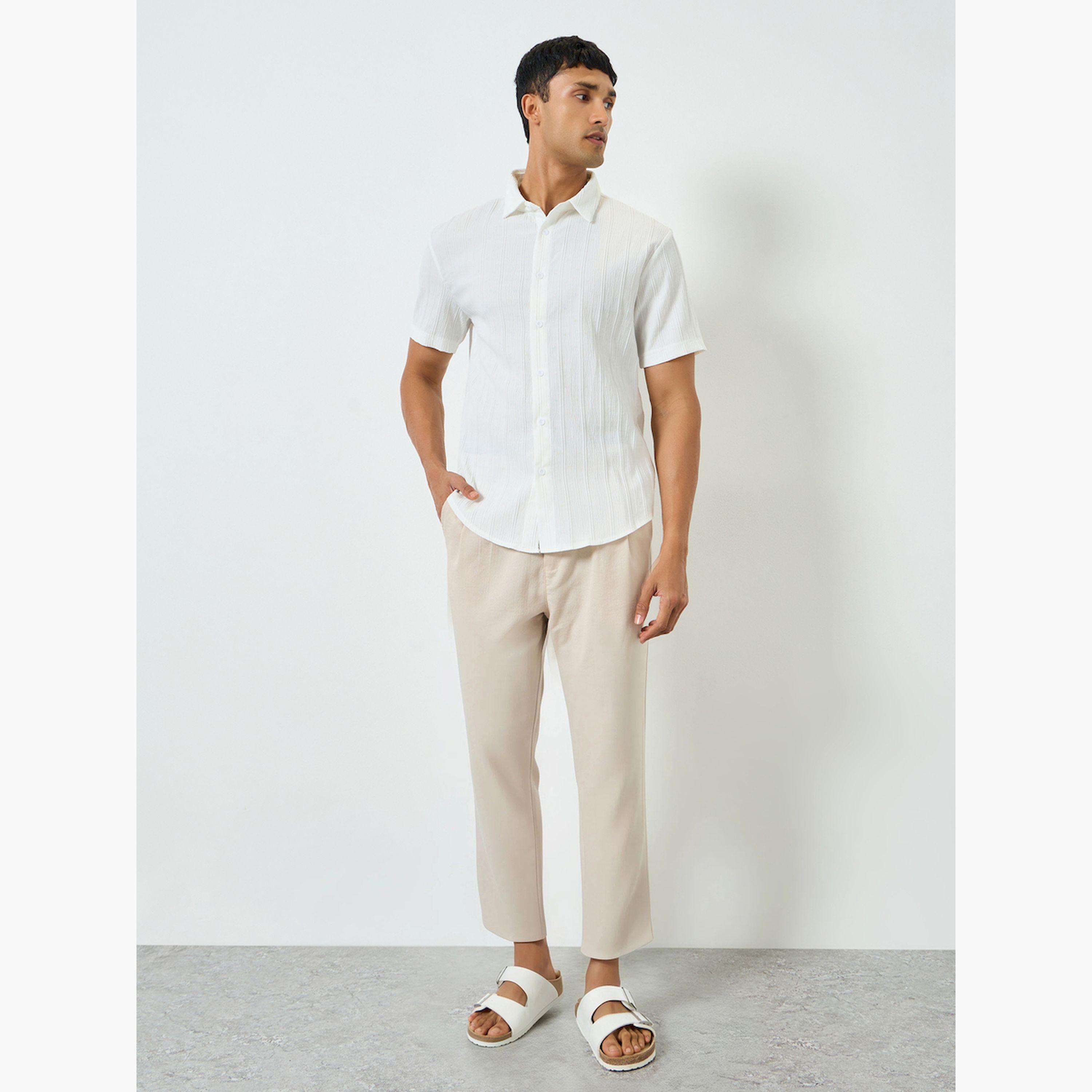 قميص رجالي أبيض بارز الملمس بأكمام قصيرة-men-clothing-shirts-image-2