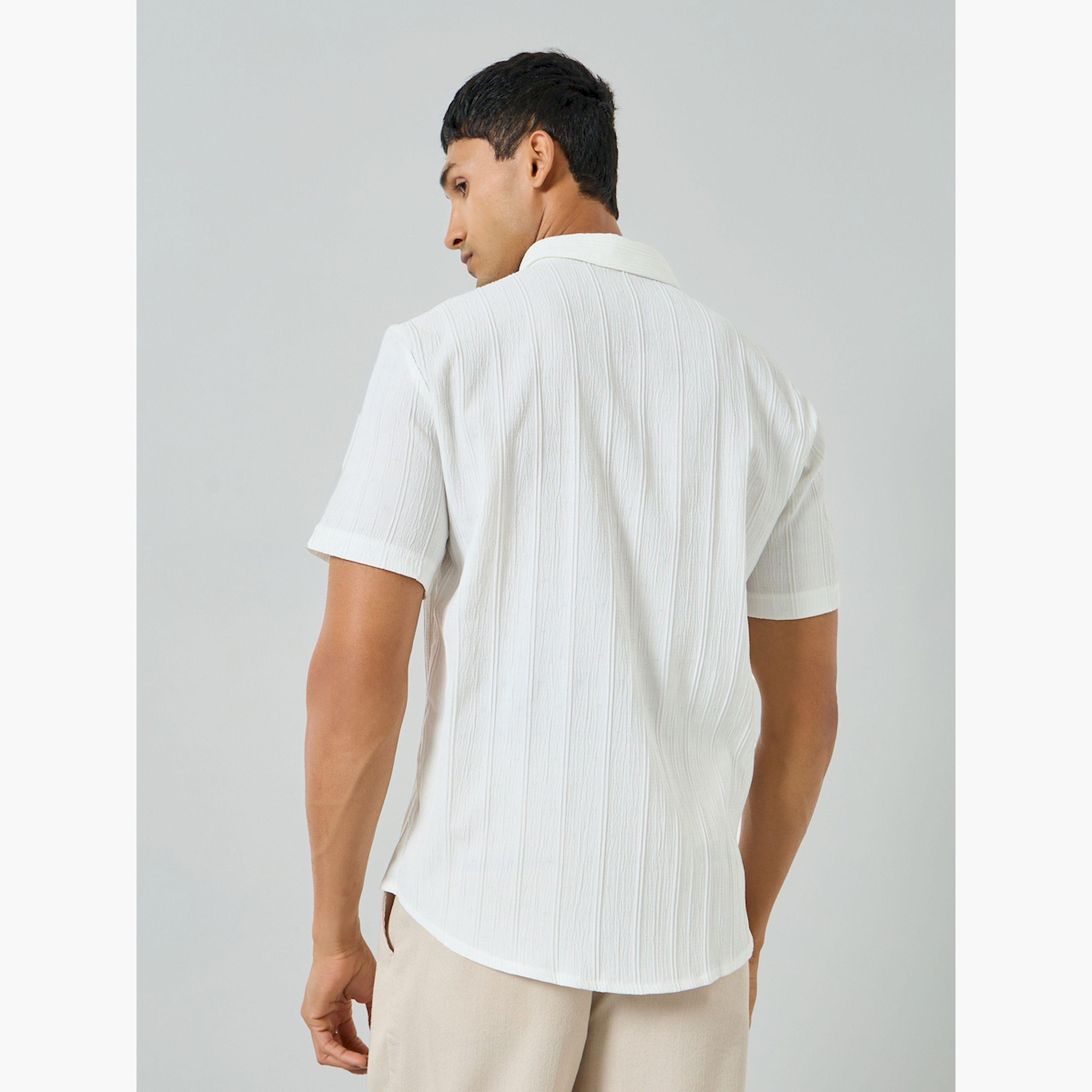 قميص رجالي أبيض بارز الملمس بأكمام قصيرة-men-clothing-shirts-image-4