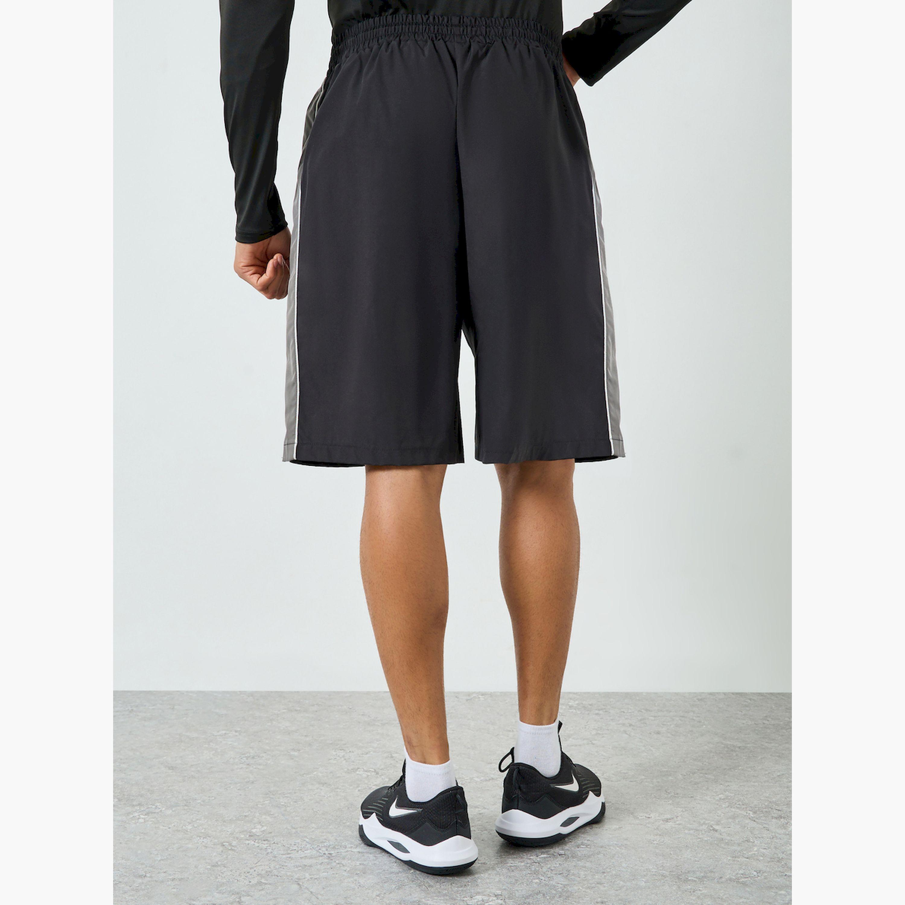 شورت أسود بشريط جانبي متباين للرجال-men-clothing-bottoms-shorts-image-4