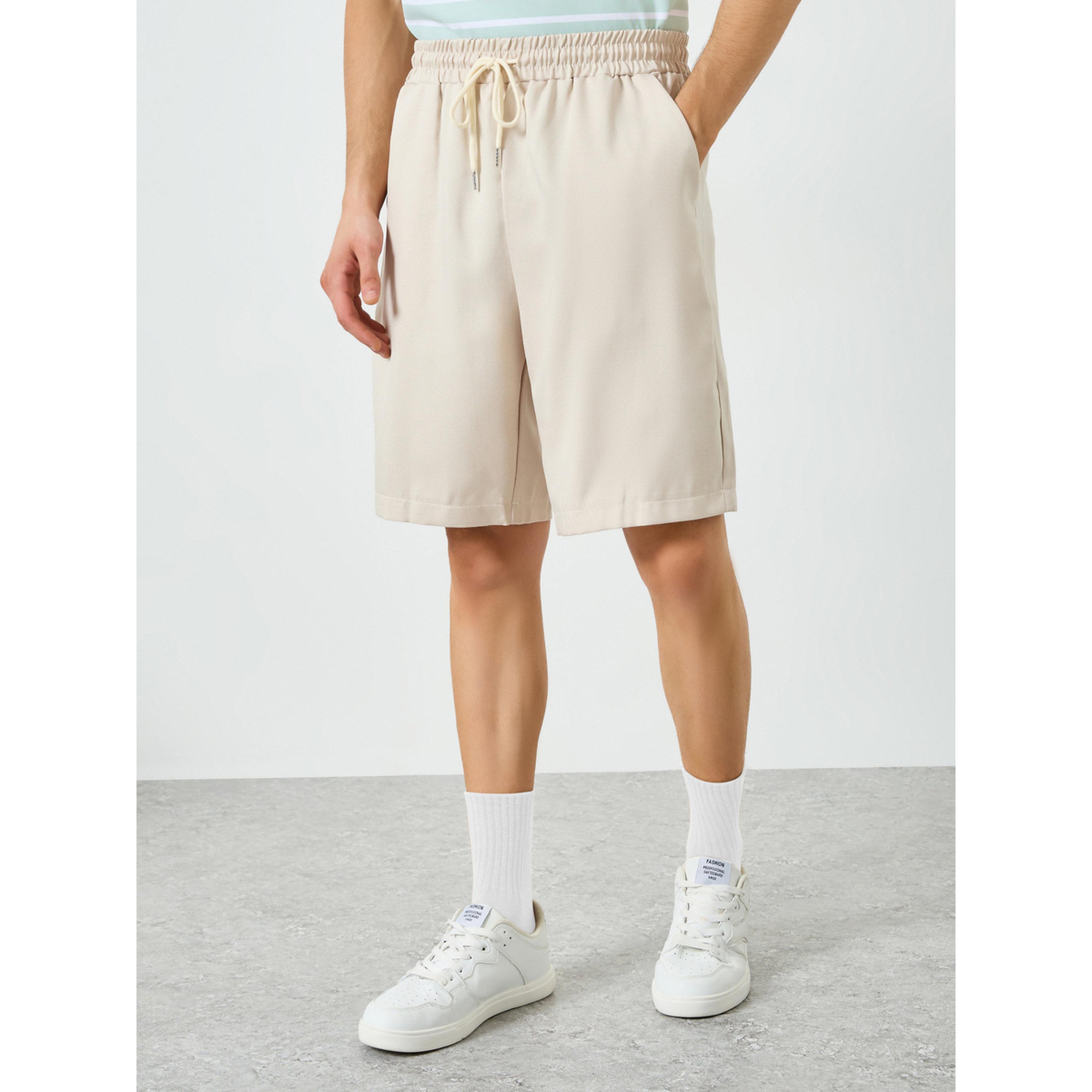 تيك تو × ستايلي - شورت رجالي بيج اللون بخصر برباط وجيب-men-clothing-bottoms-shorts-image-1