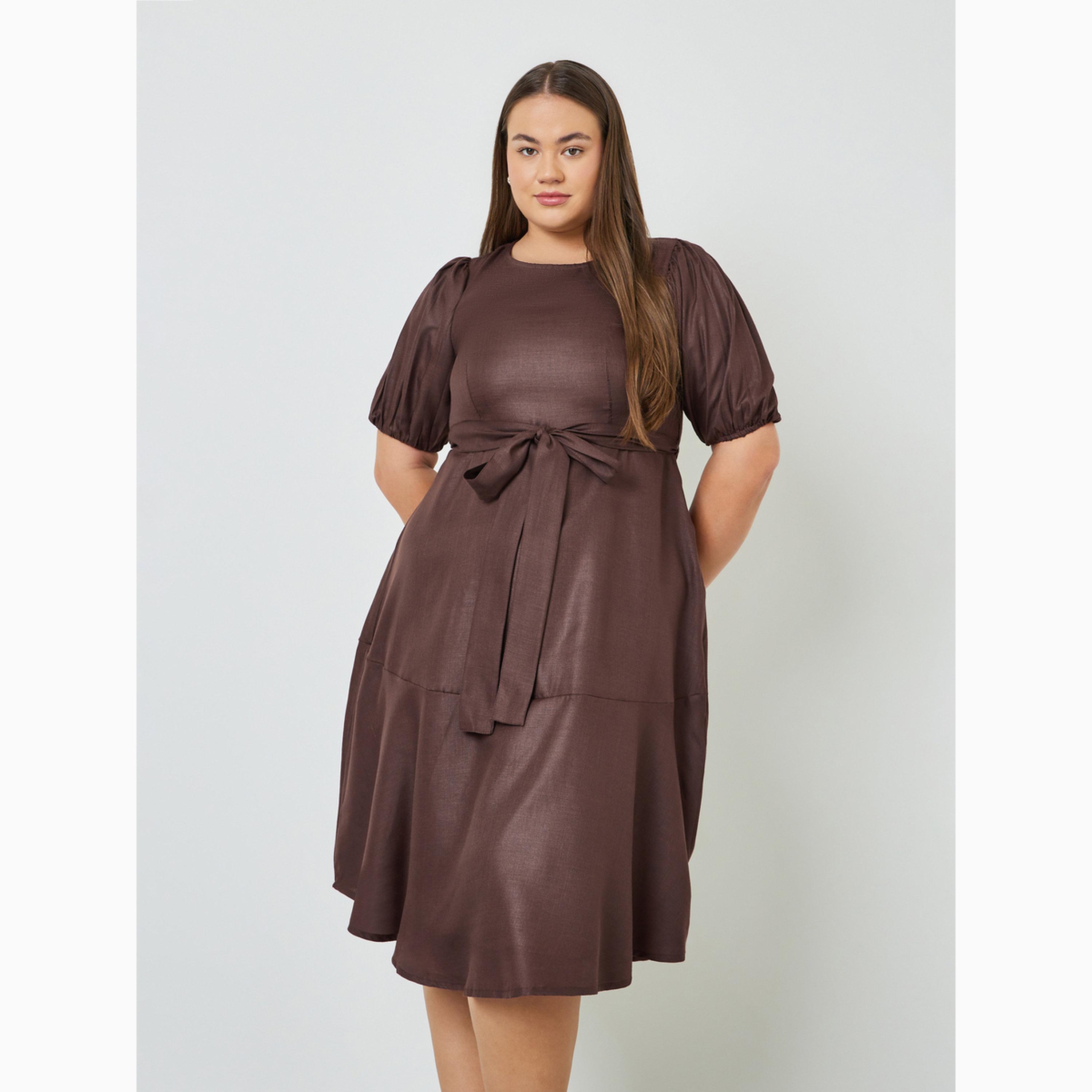 فستان ميدي متوسط الطول بلون سادة وأكمام منفوخة مع حزام يربط بمقاس كبير-women-clothing-dresses-image-1