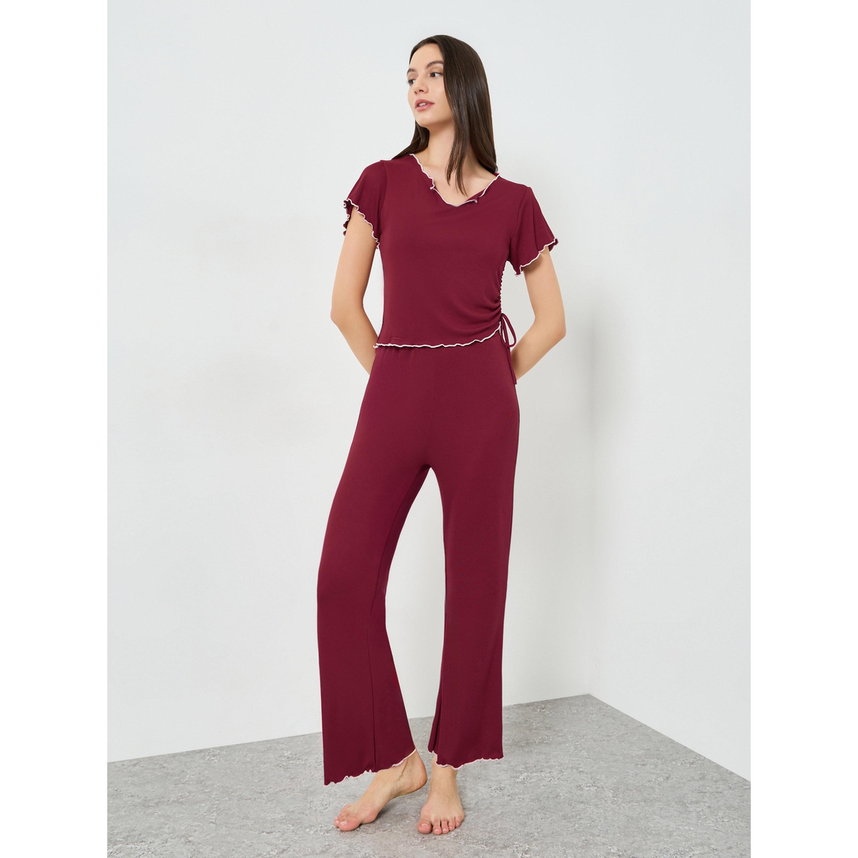 طقم بيجاما من بنطال وتيشيرت بياقة مشقوقة وحواف مكشكشة-women-clothing-nightwear-pyjamas-longsets-image-1