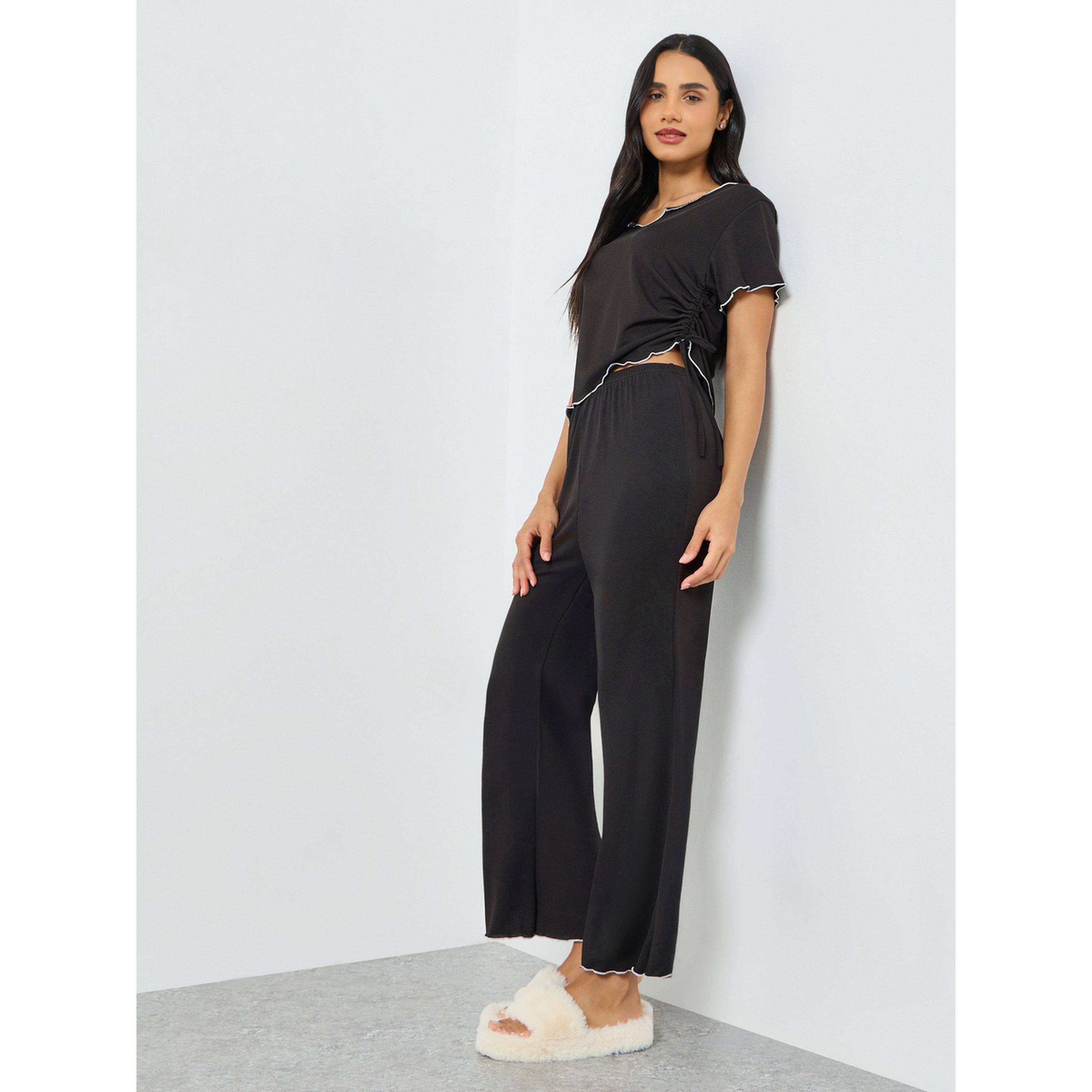 طقم بيجاما من بنطال وتيشيرت بياقة مشقوقة وحواف مكشكشة-women-clothing-nightwear-pyjamas-longsets-image-1