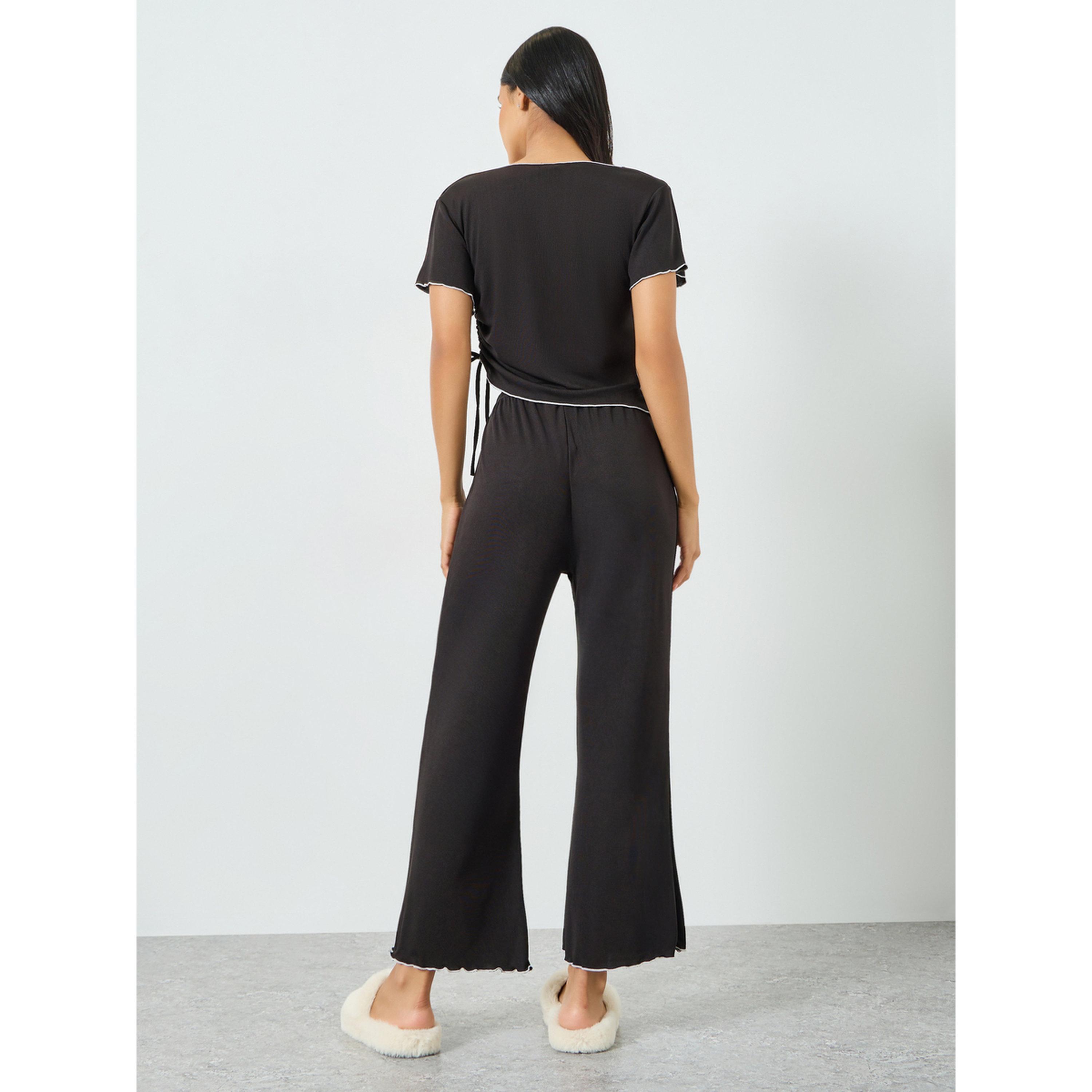 طقم بيجاما من بنطال وتيشيرت بياقة مشقوقة وحواف مكشكشة-women-clothing-nightwear-pyjamas-longsets-image-3