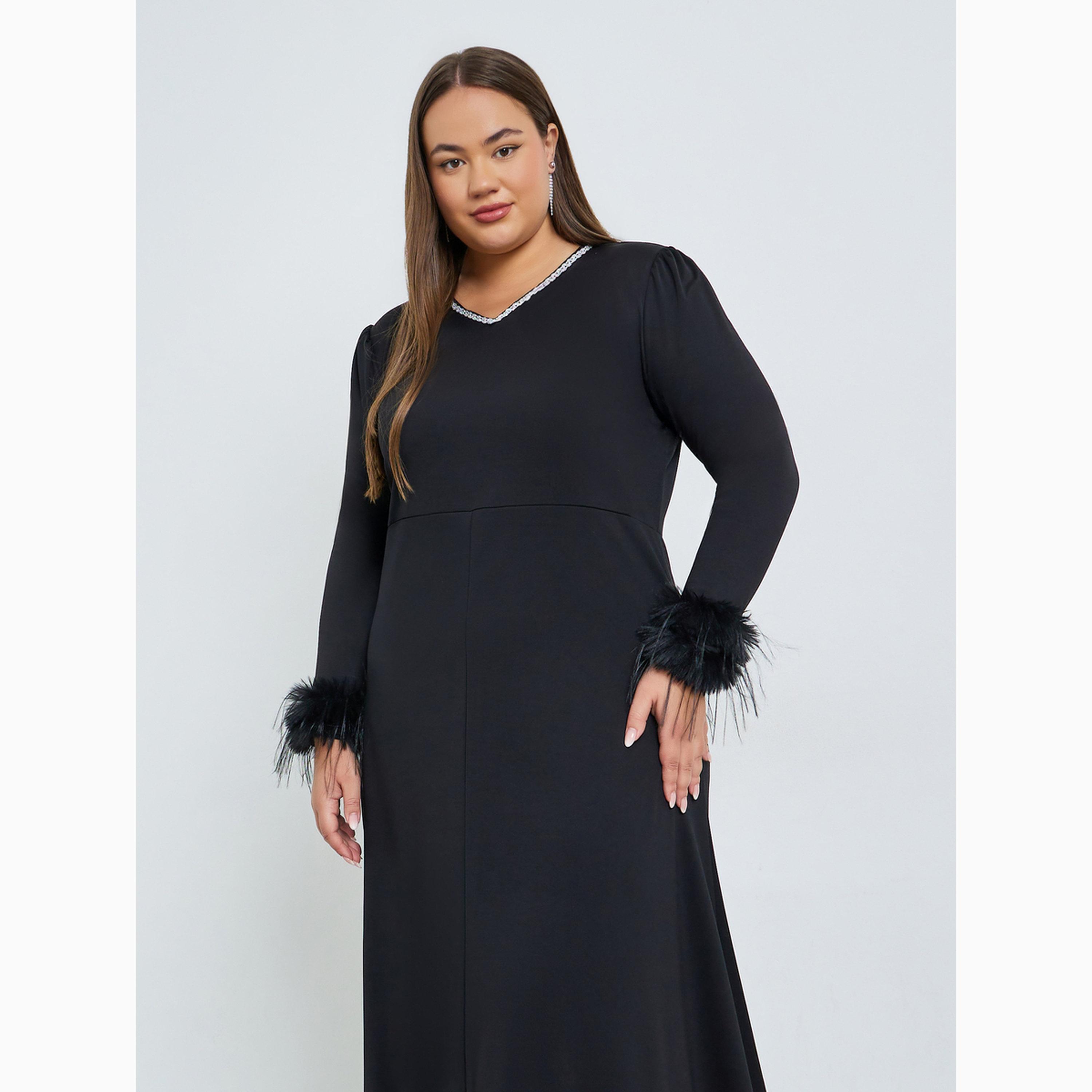 Styli Plus Size Knit Maxi Dress with Faux Fur Detail-women-clothing-dresses-image-2