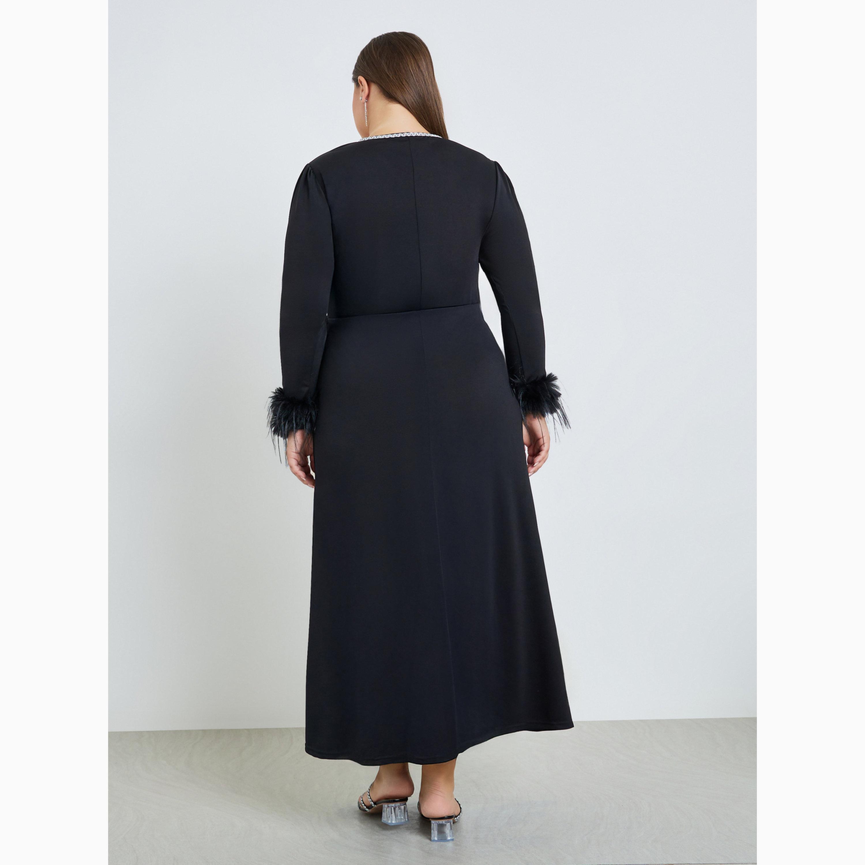 Styli Plus Size Knit Maxi Dress with Faux Fur Detail-women-clothing-dresses-image-4