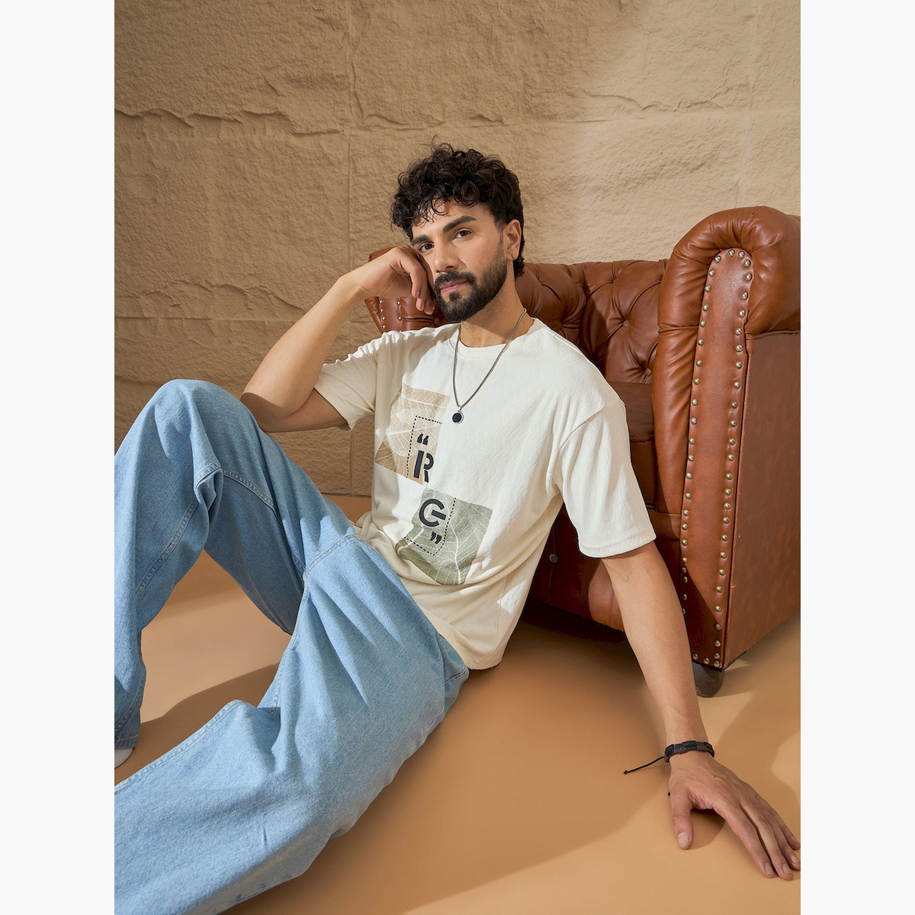 تيشيرت أوف وايت مطبوع وقصة فضفاضة-men-clothing-tshirtsandpolos-tshirts-image-6