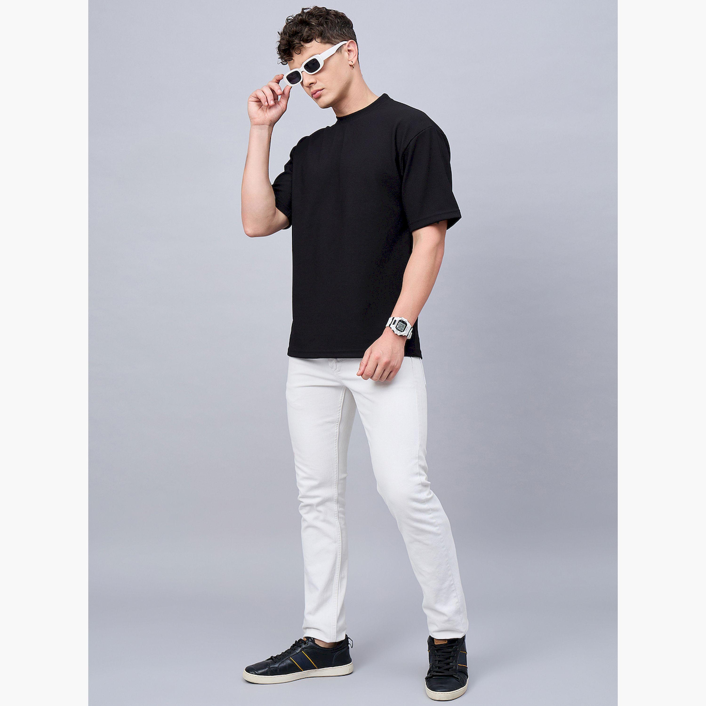 تيشيرت أسود واسع بملمس بارز-men-clothing-tshirtsandpolos-tshirts-image-2