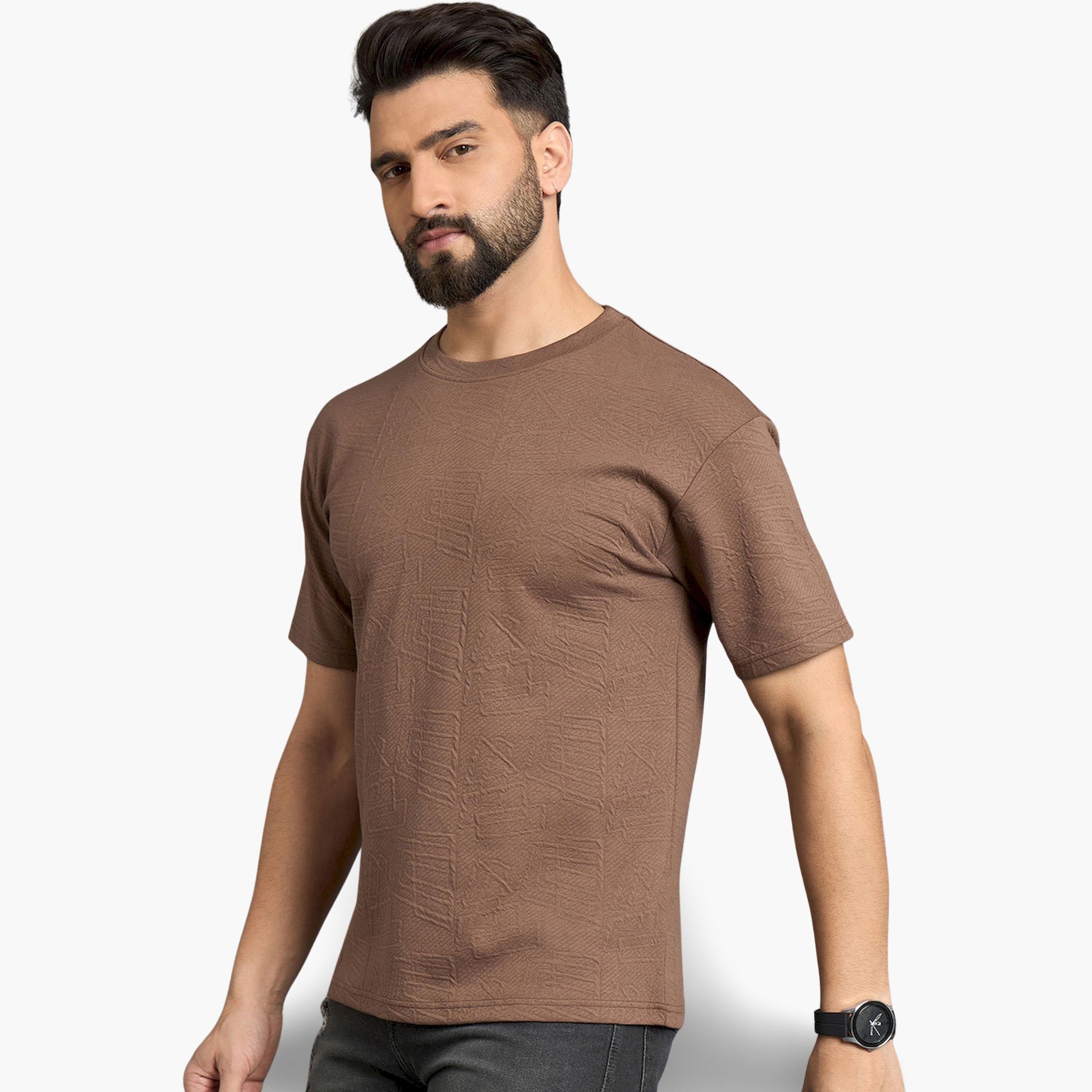 تيشيرت بني بياقة دائرية وبارز الملمس-men-clothing-tshirtsandpolos-tshirts-image-3