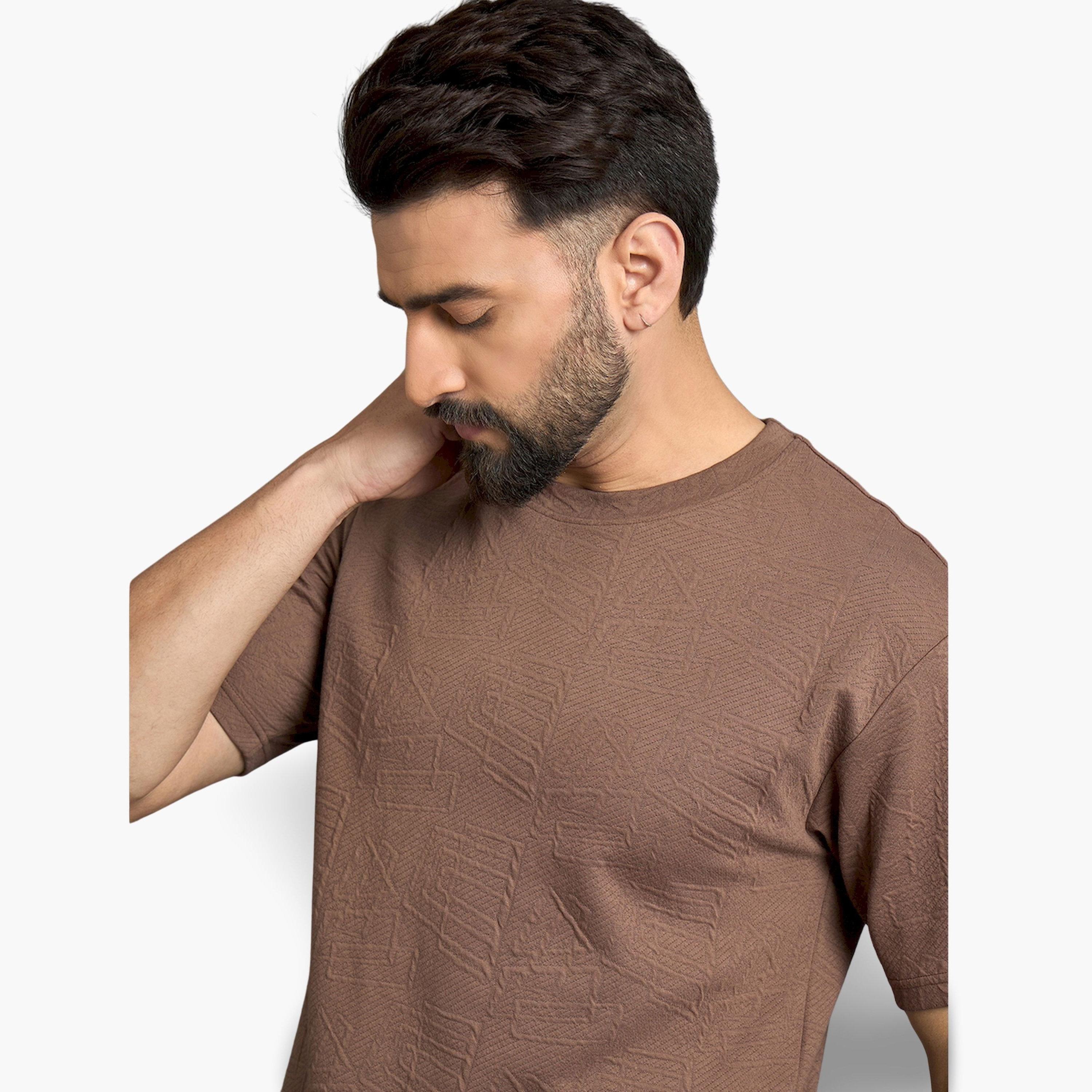 تيشيرت بني بياقة دائرية وبارز الملمس-men-clothing-tshirtsandpolos-tshirts-image-6